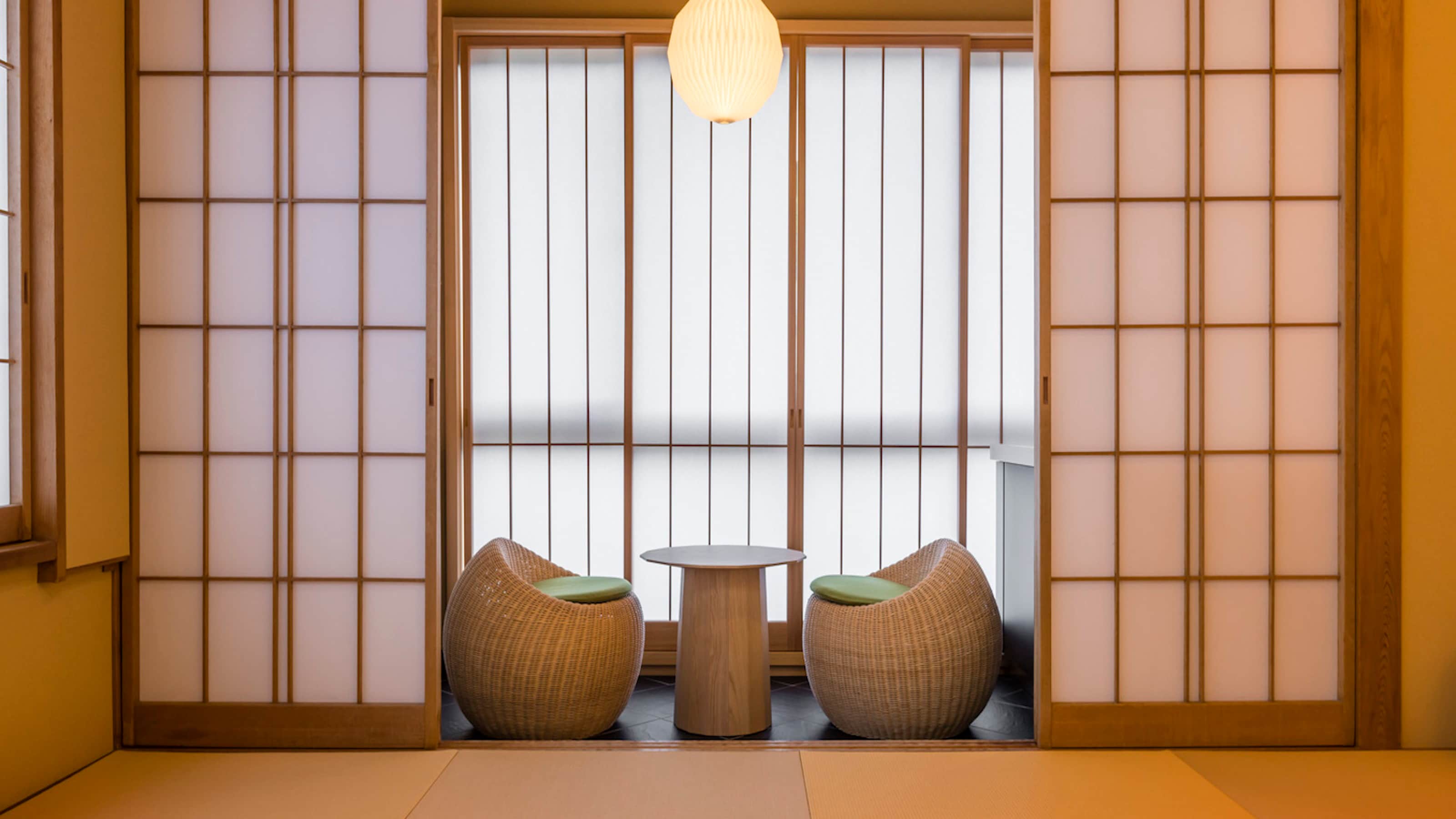 【大型檜木流泉半露天浴池】日式房間10張榻榻米