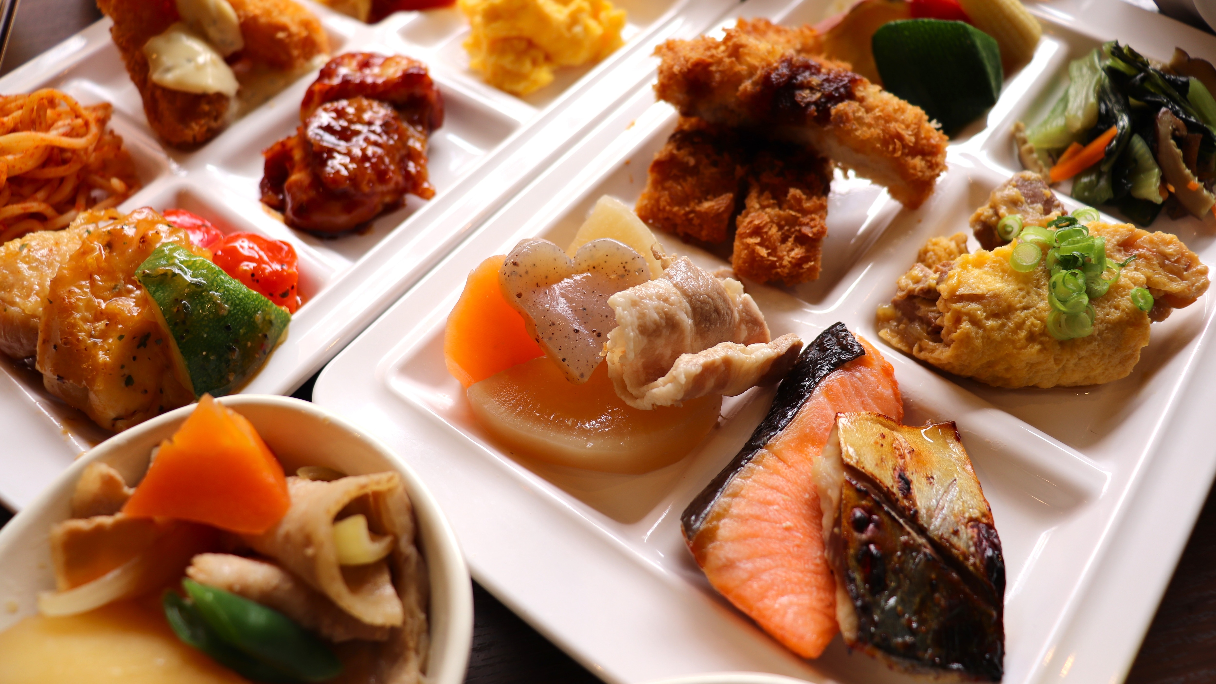 "Breakfast buffet" opens at 6:30! (Plate image 7)