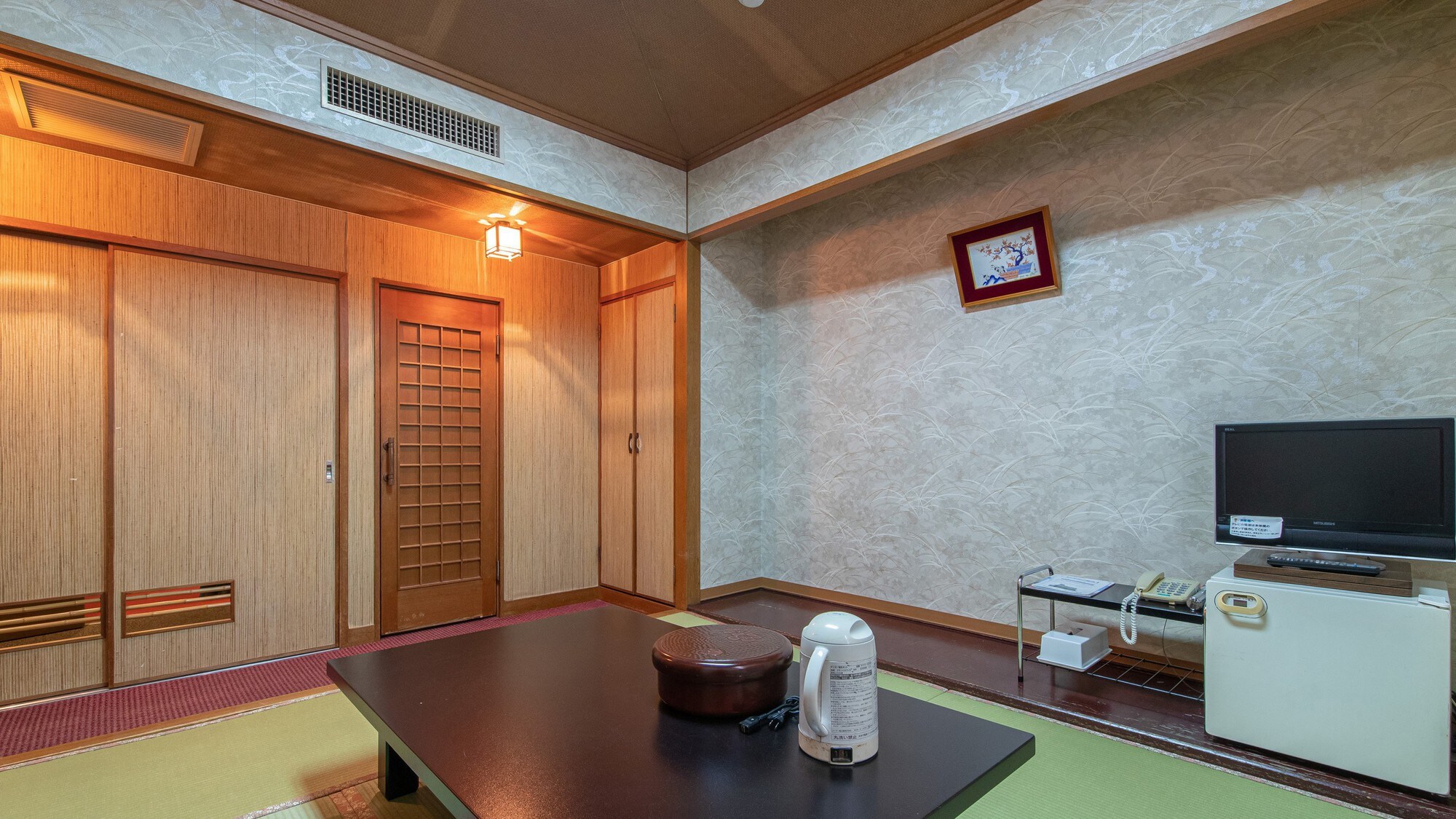 [Non-smoking] Japanese-style room for 1-2 people (with toilet and shared bathroom)