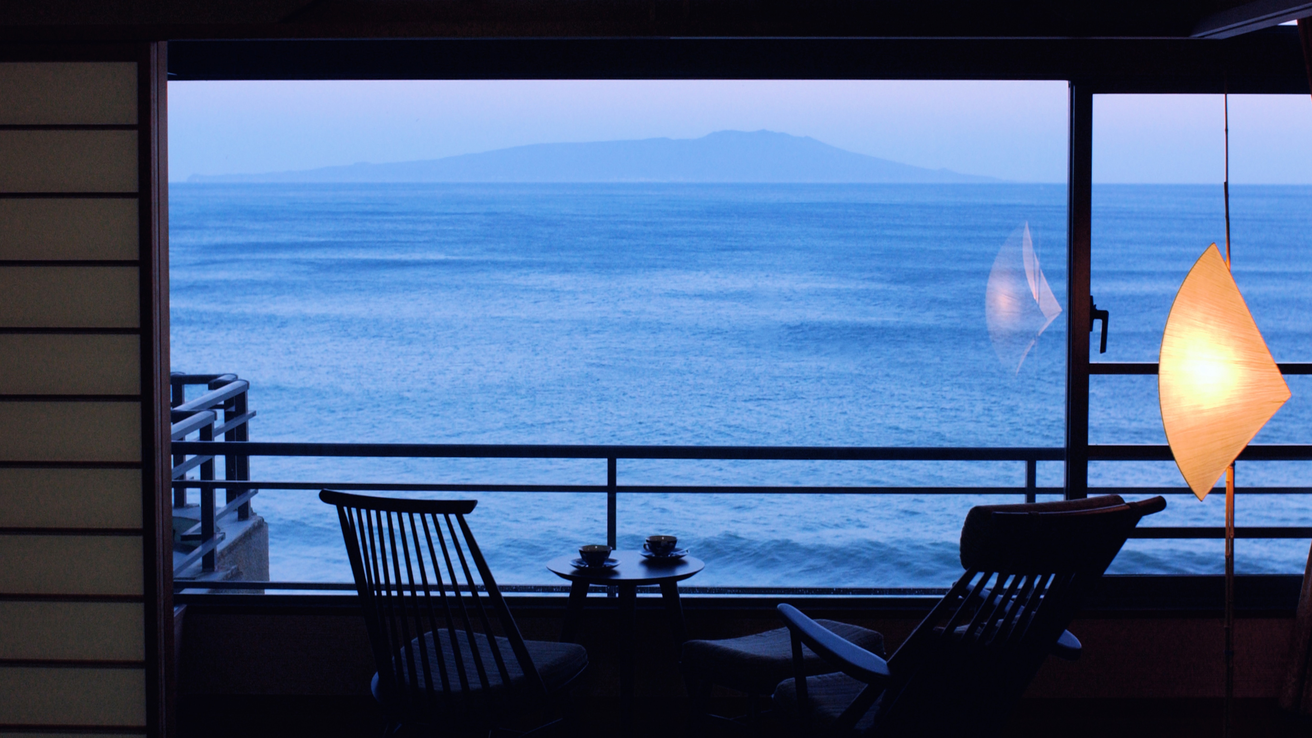 7th floor on the top floor / 10 tatami Japanese-style room with a spectacular view of Oshima and the sea + wide rim