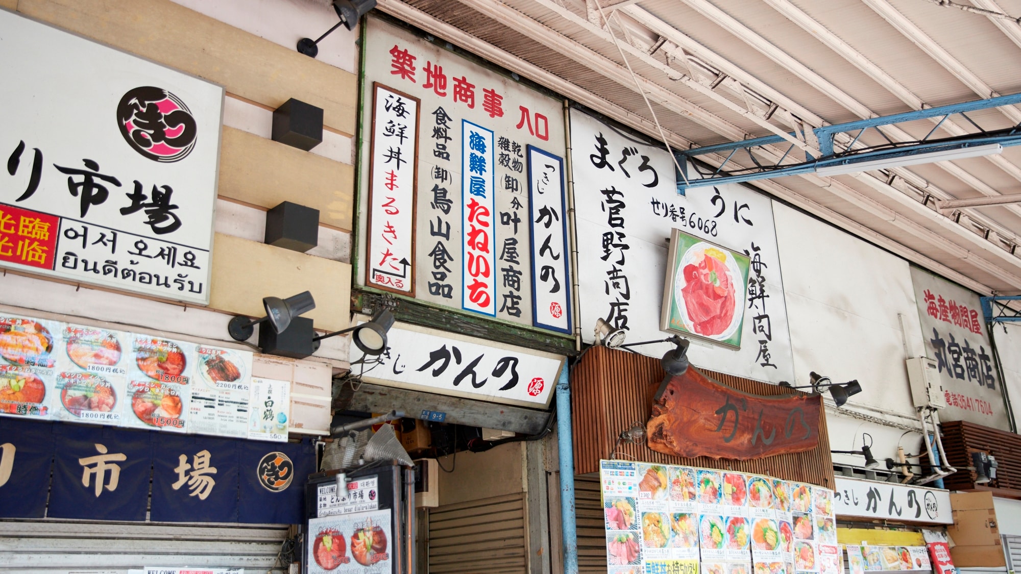 [Choose from 4 types of breakfast] We offer tuna rice bowl and tuna salmon rice bowl at Tsukiji Market♪