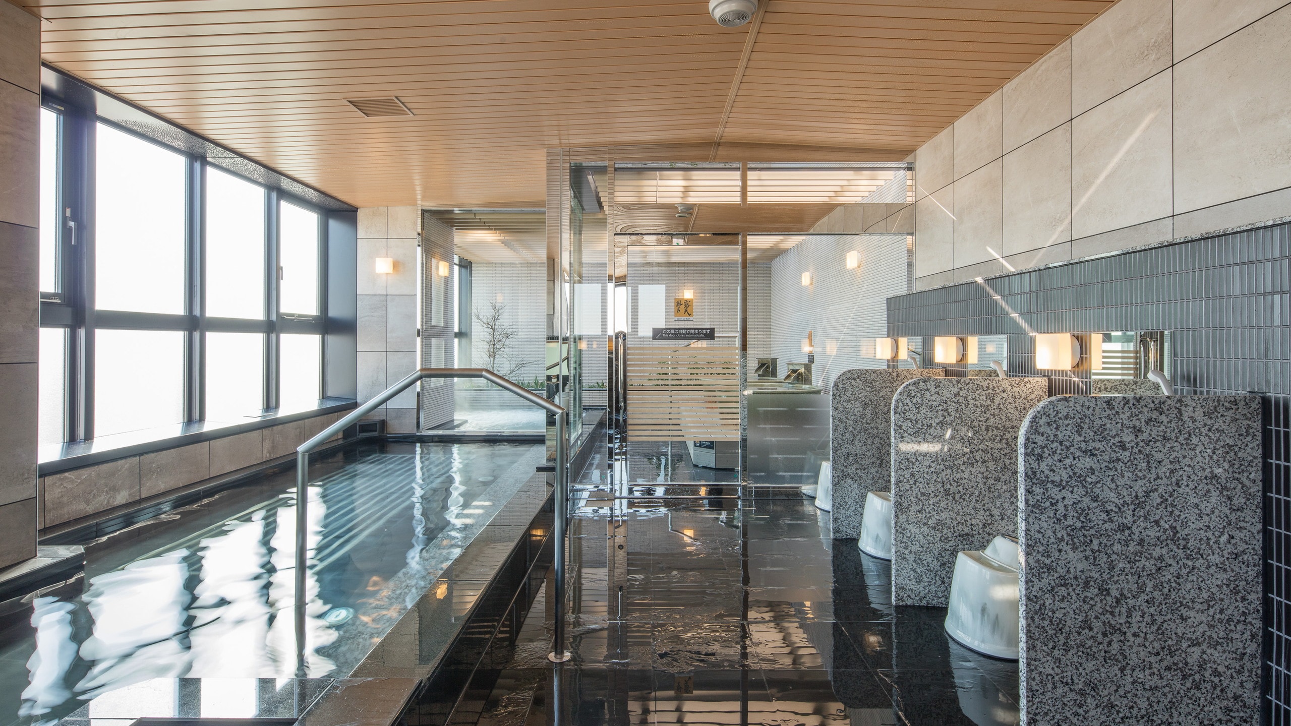 ■ Indoor bath