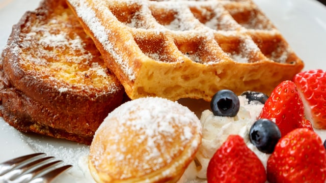 Breakfast: Fluffy waffles