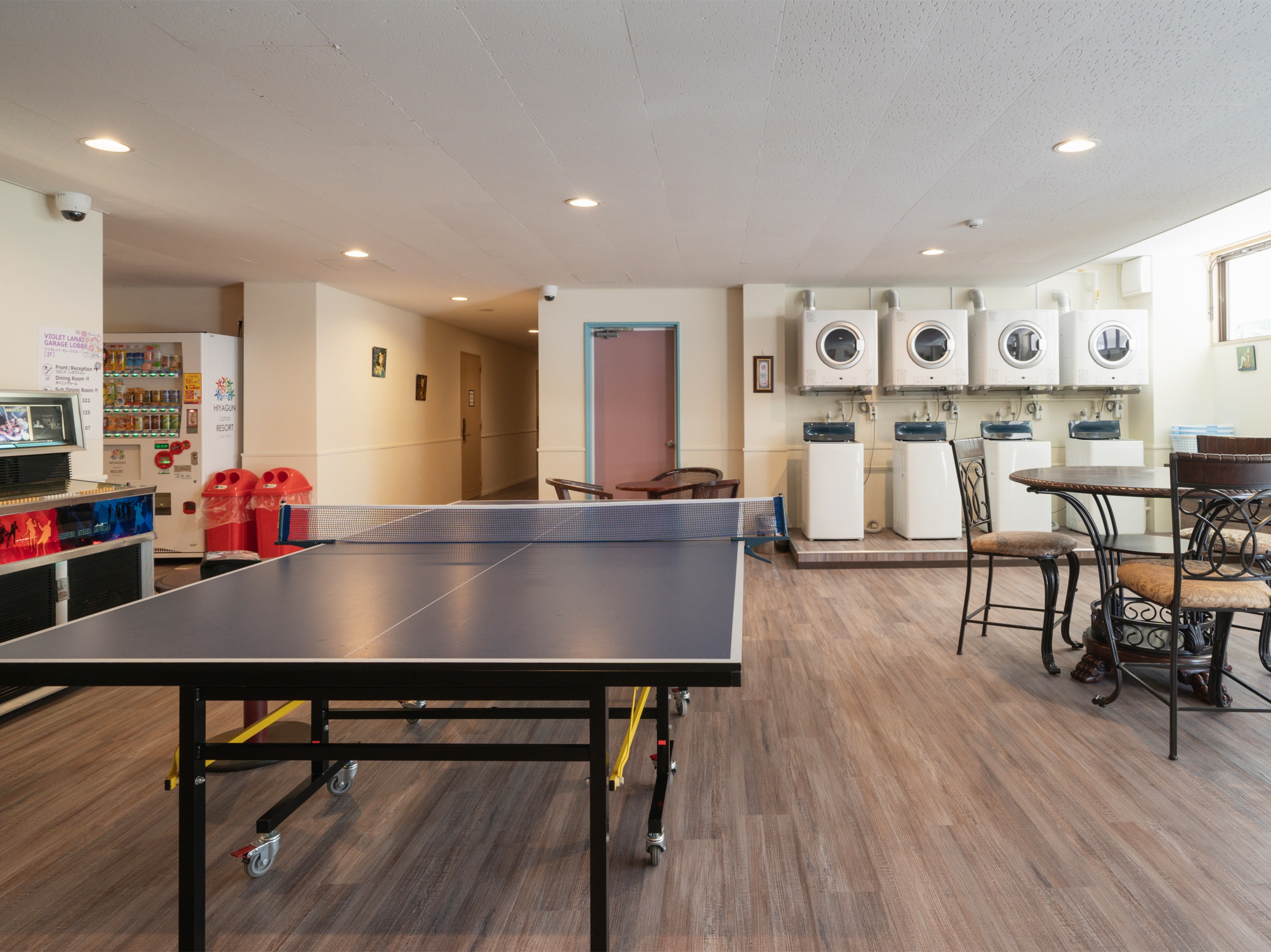 The Rainbow Lounge has table tennis and games! Please enjoy ♪