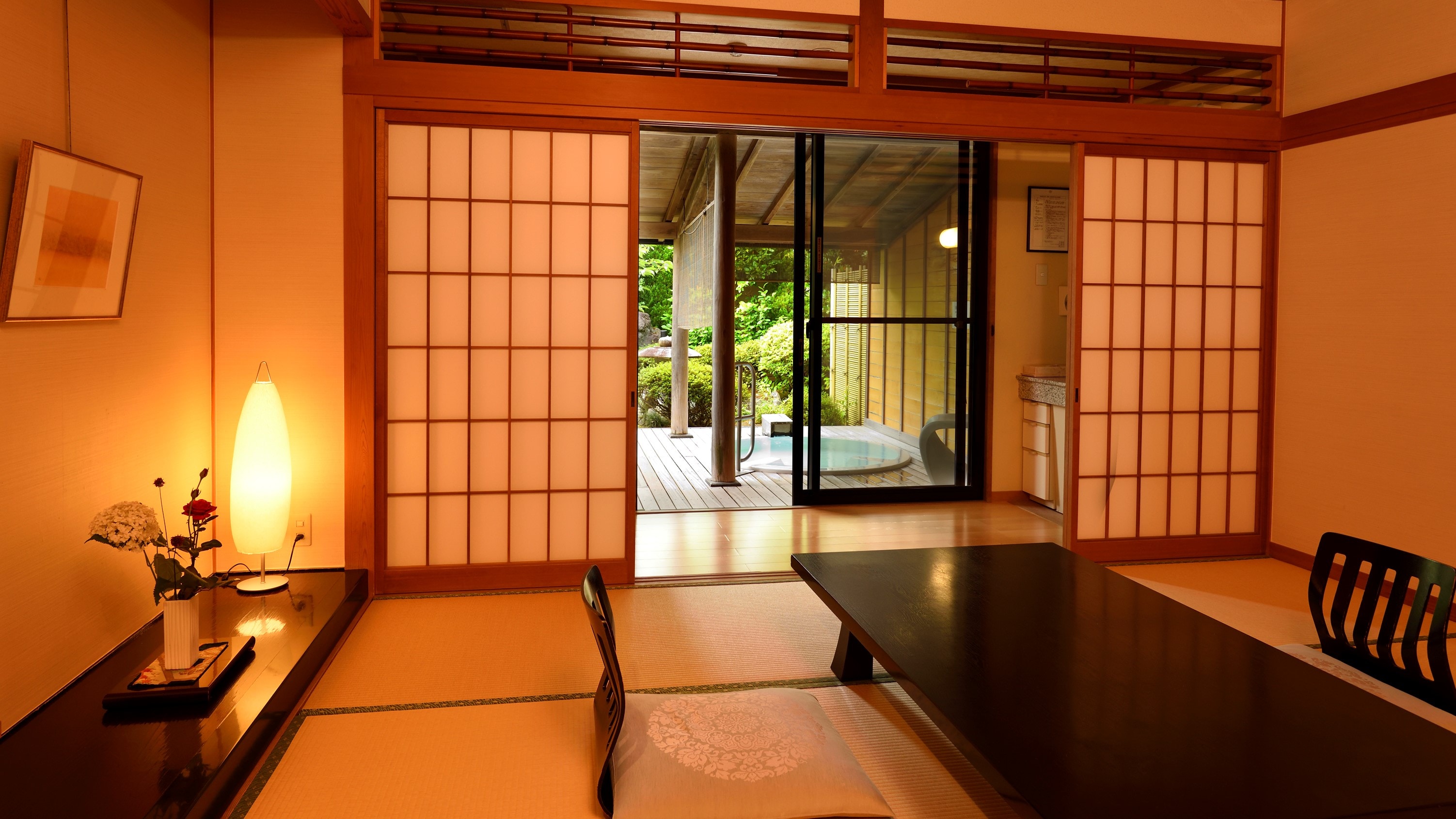 [Main building] Spend a relaxing time in the open-air bath in the guest room with 8 tatami mats.