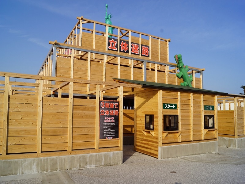 Awaji World Park ONOKORO 3-story maze