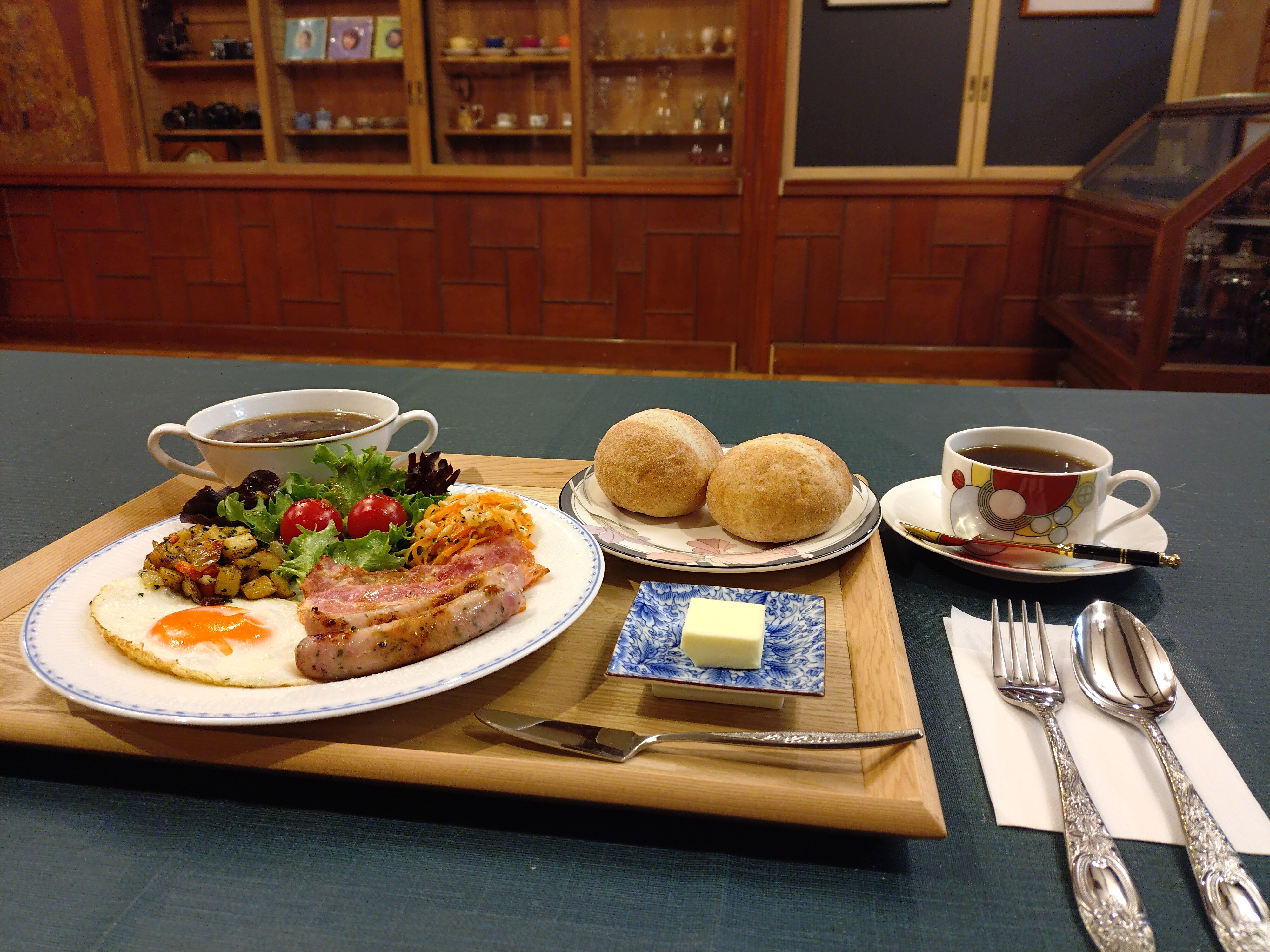 Have breakfast at a nostalgic cultural property