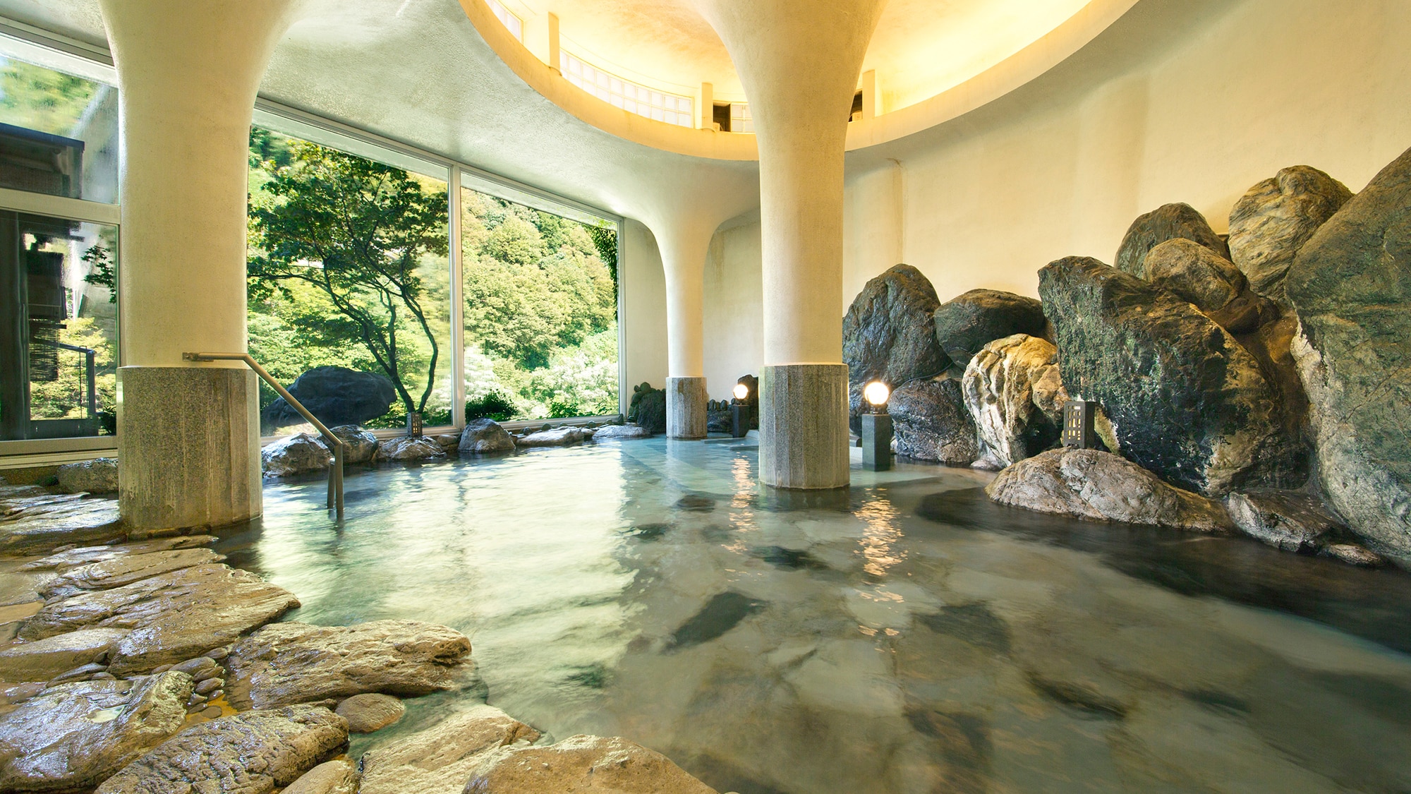 [Large public bath]