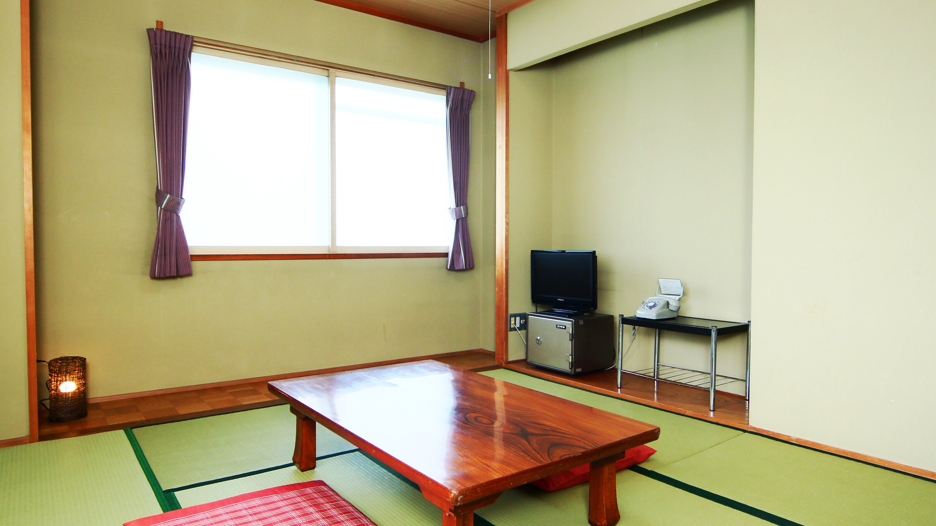 Japanese-style room (8 tatami mats) with B&B