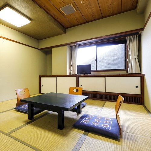<Japanese-style room with 8 tatami mats and toilet shared>