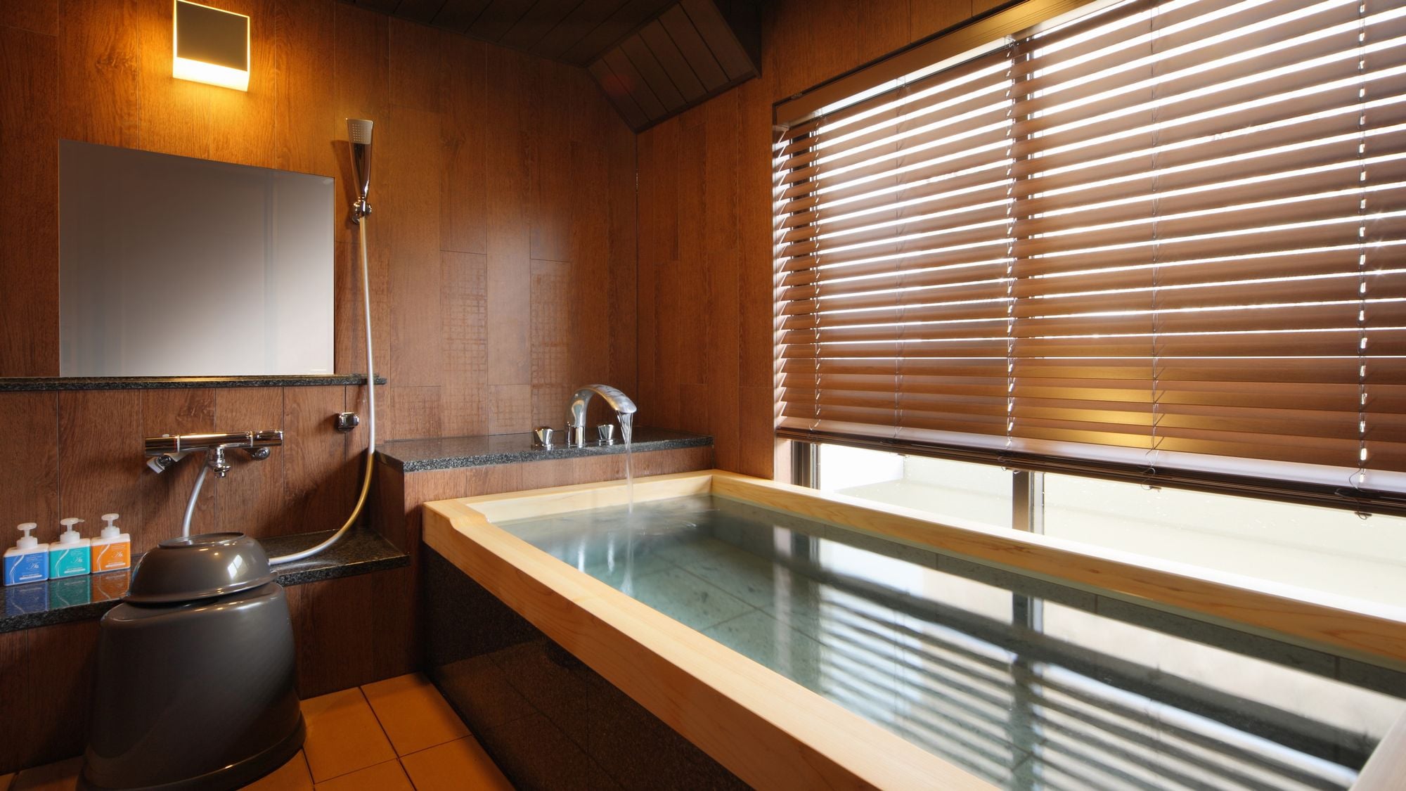◆ Hachibankan Japanese-Western style room with a view bath (bathroom)