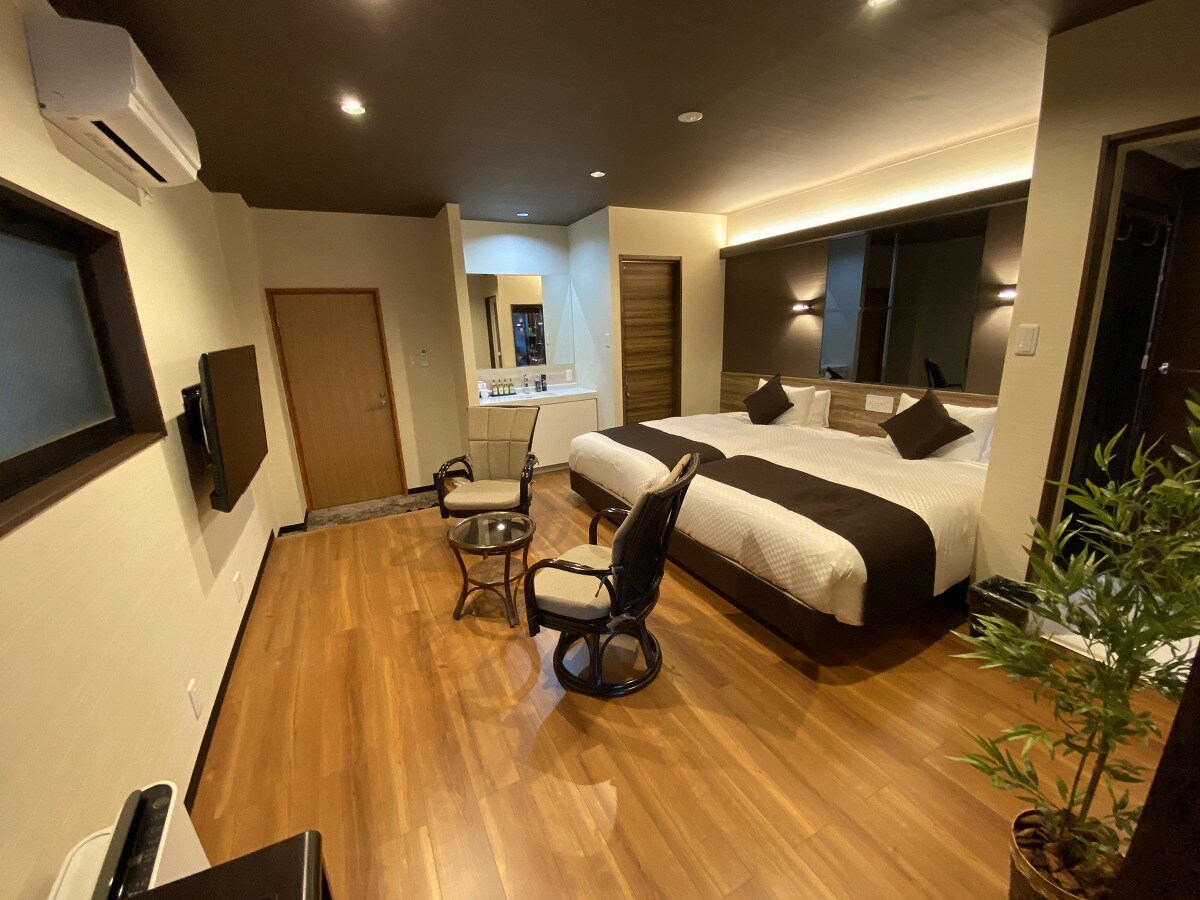 Kamar bergaya Barat bergaya Jepang modern dengan bak mandi cemara terbuka, 23 meter persegi