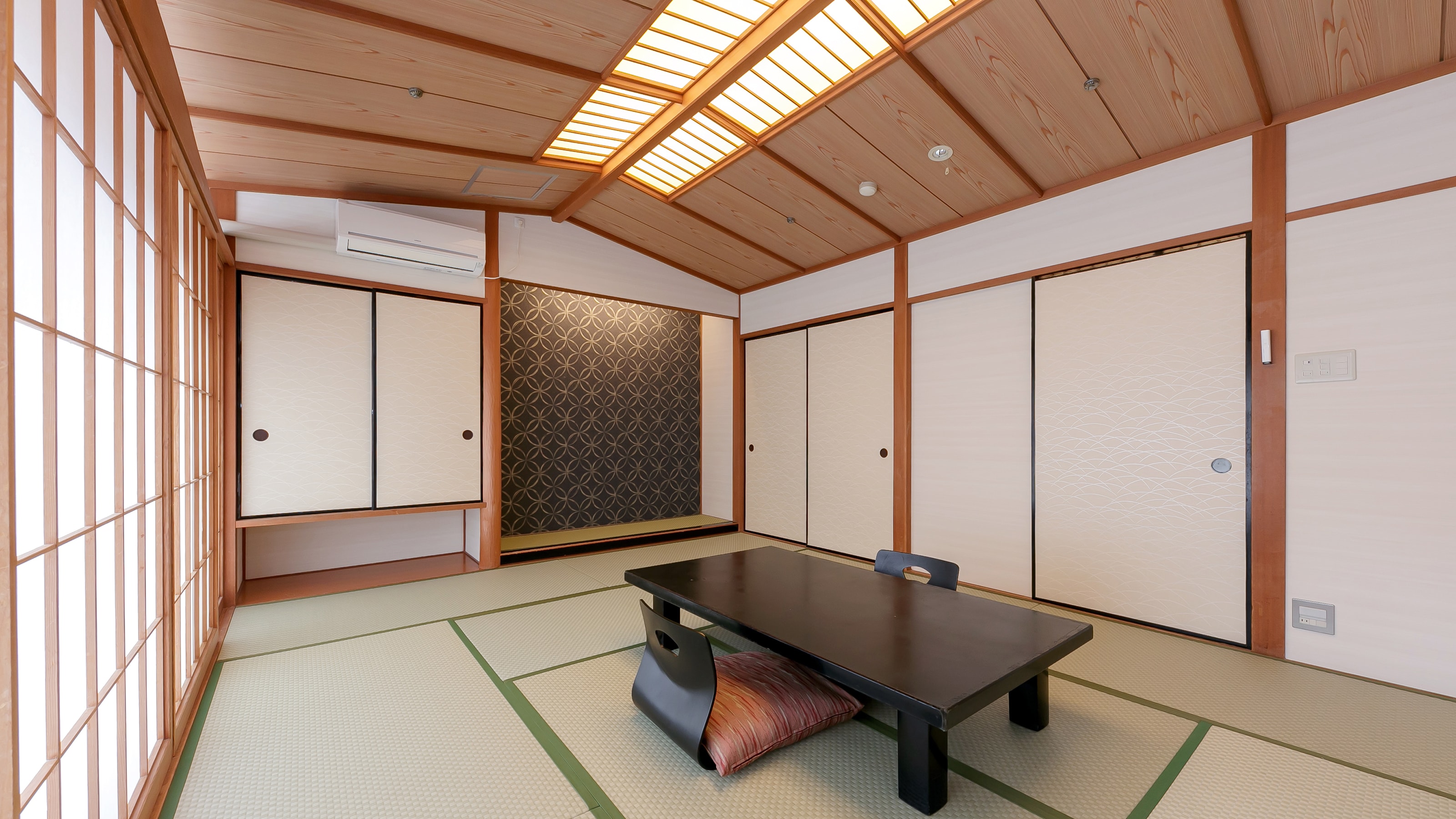 An example of a 10 tatami Japanese-style room in the main building