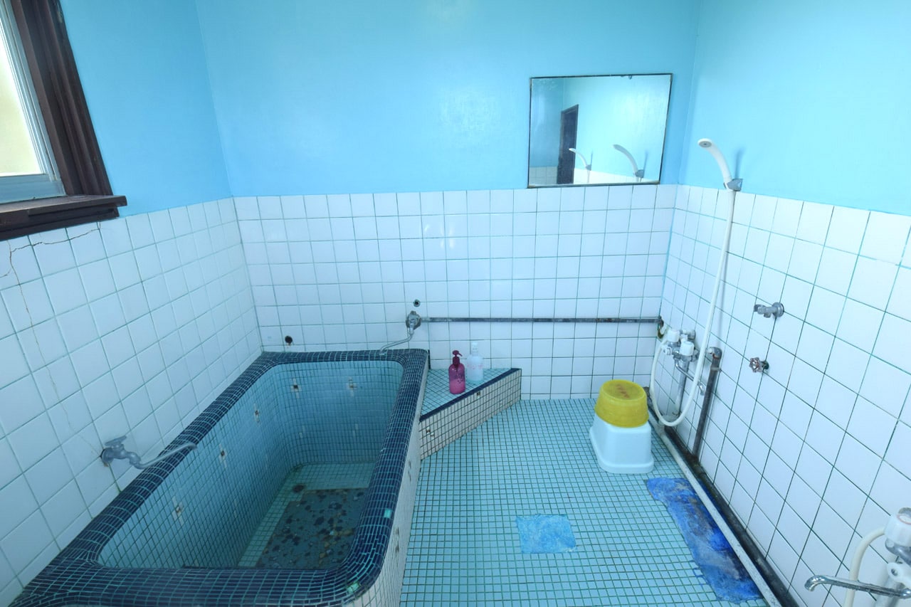 令人耳目一新的蓝色浴室