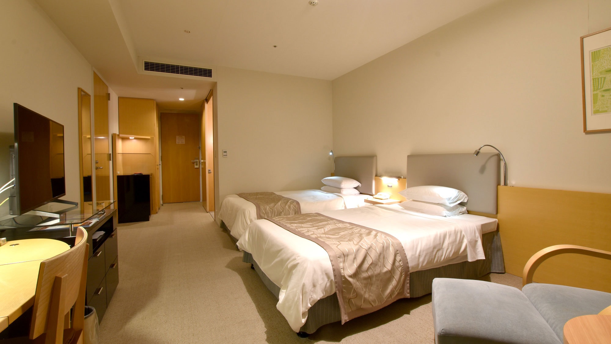 [Deluxe Twin] Night room 2.jpg
