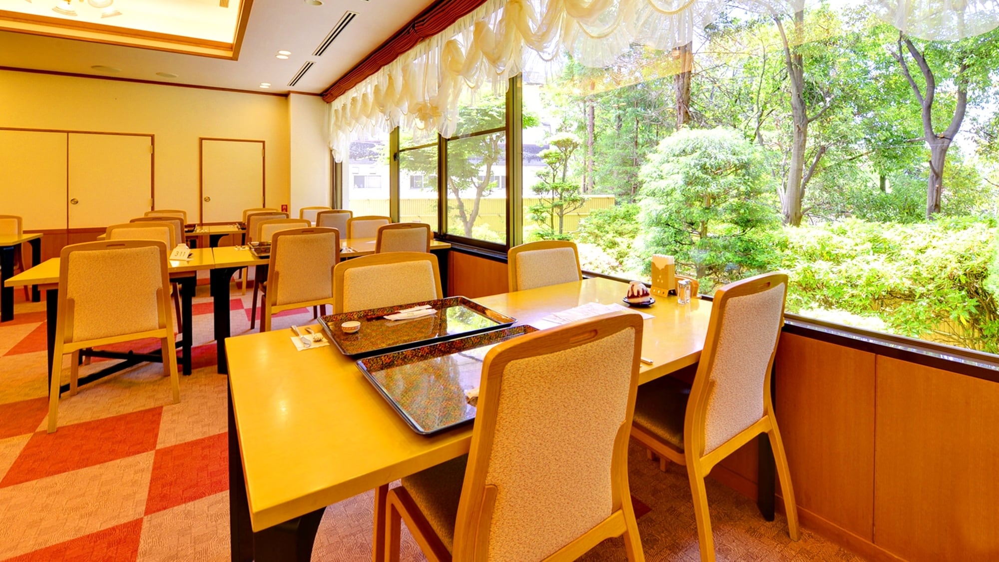 *[餐廳] 欣賞四季美景，品嚐新鮮時令食材的味道。