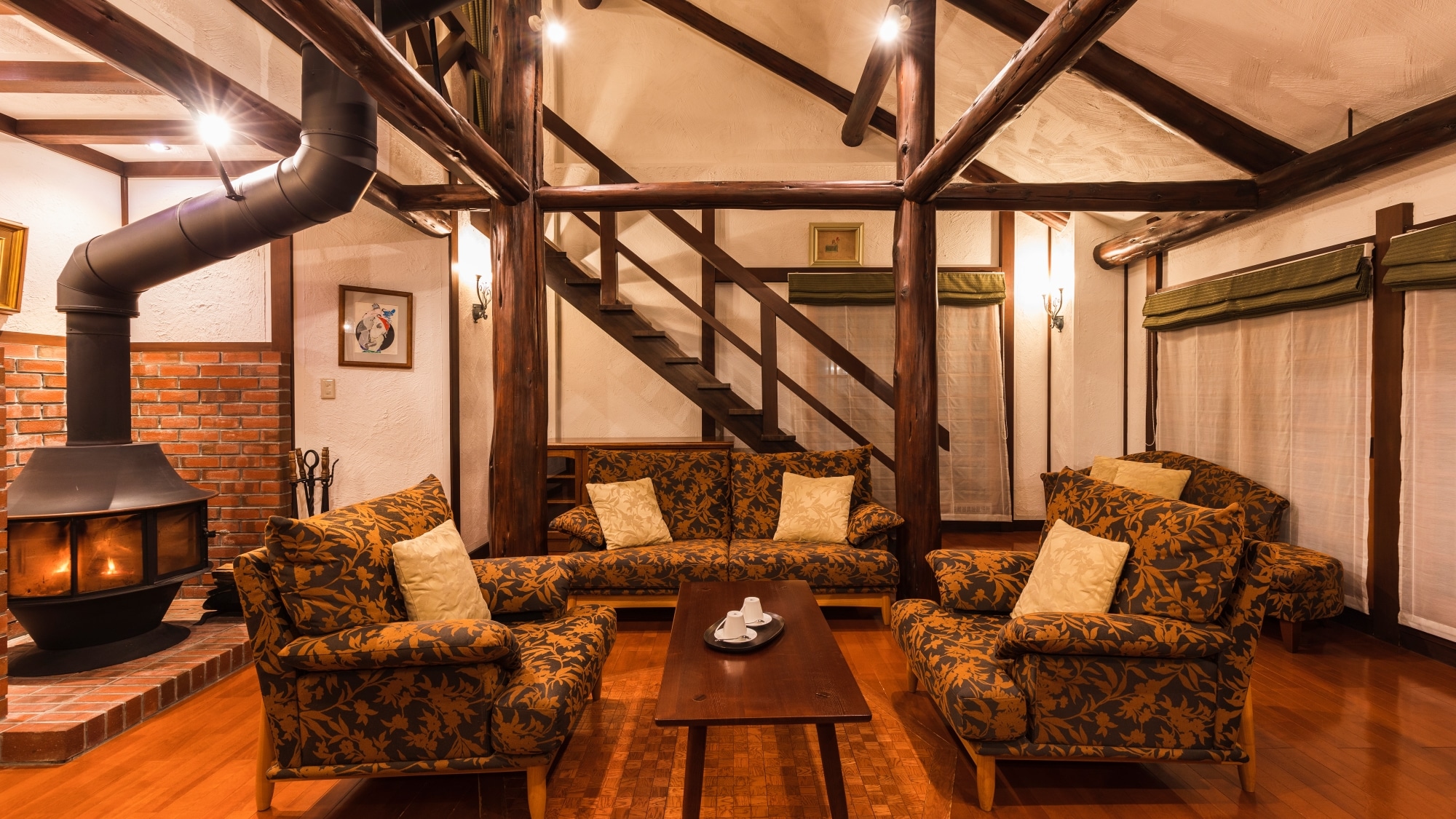 [Royal Suite] Một cấu trúc sang trọng với lò sưởi, nhà nhỏ mang hơi ấm của gỗ, phòng kiểu Nhật và bồn tắm có tầm nhìn.