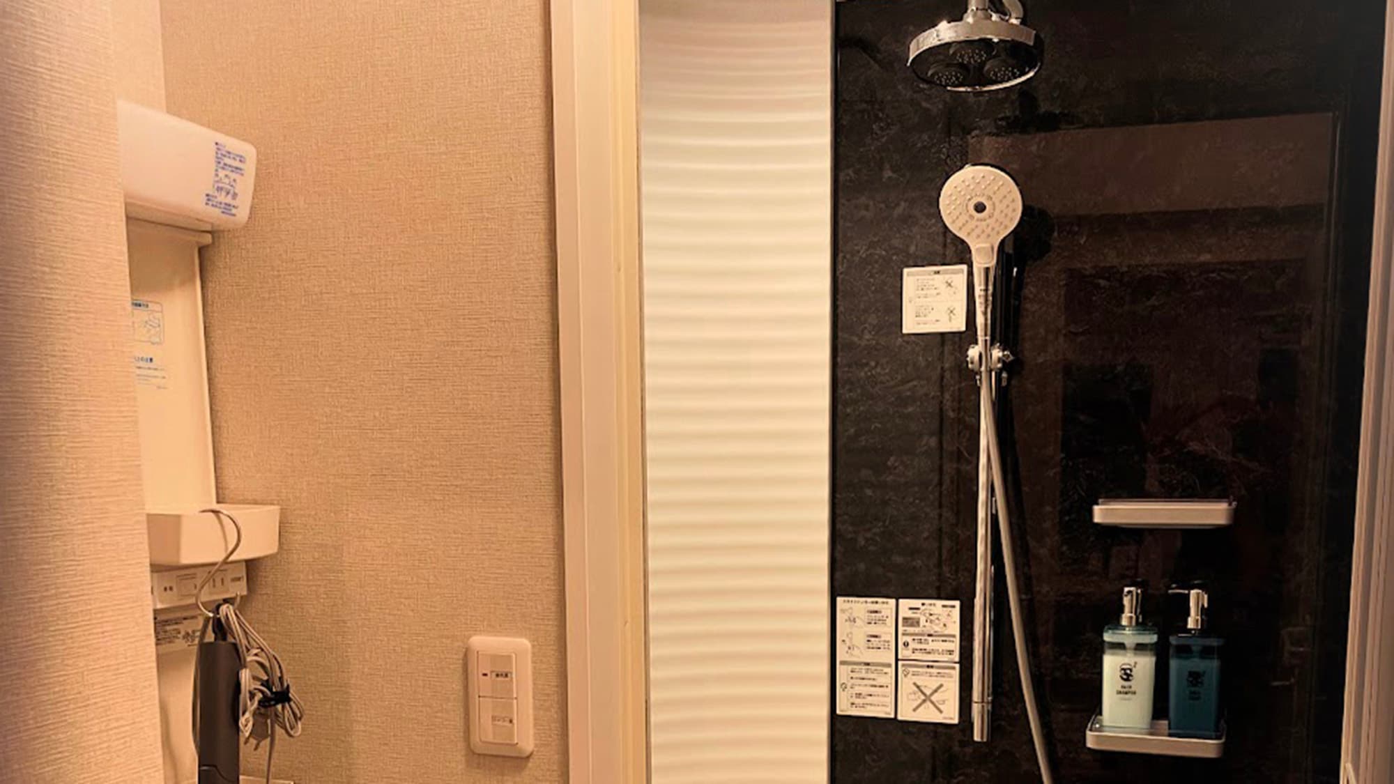 ・[Dormitory building/shower] There are 4 shower rooms. Each room has a hair dryer. Available 24 hours a day.