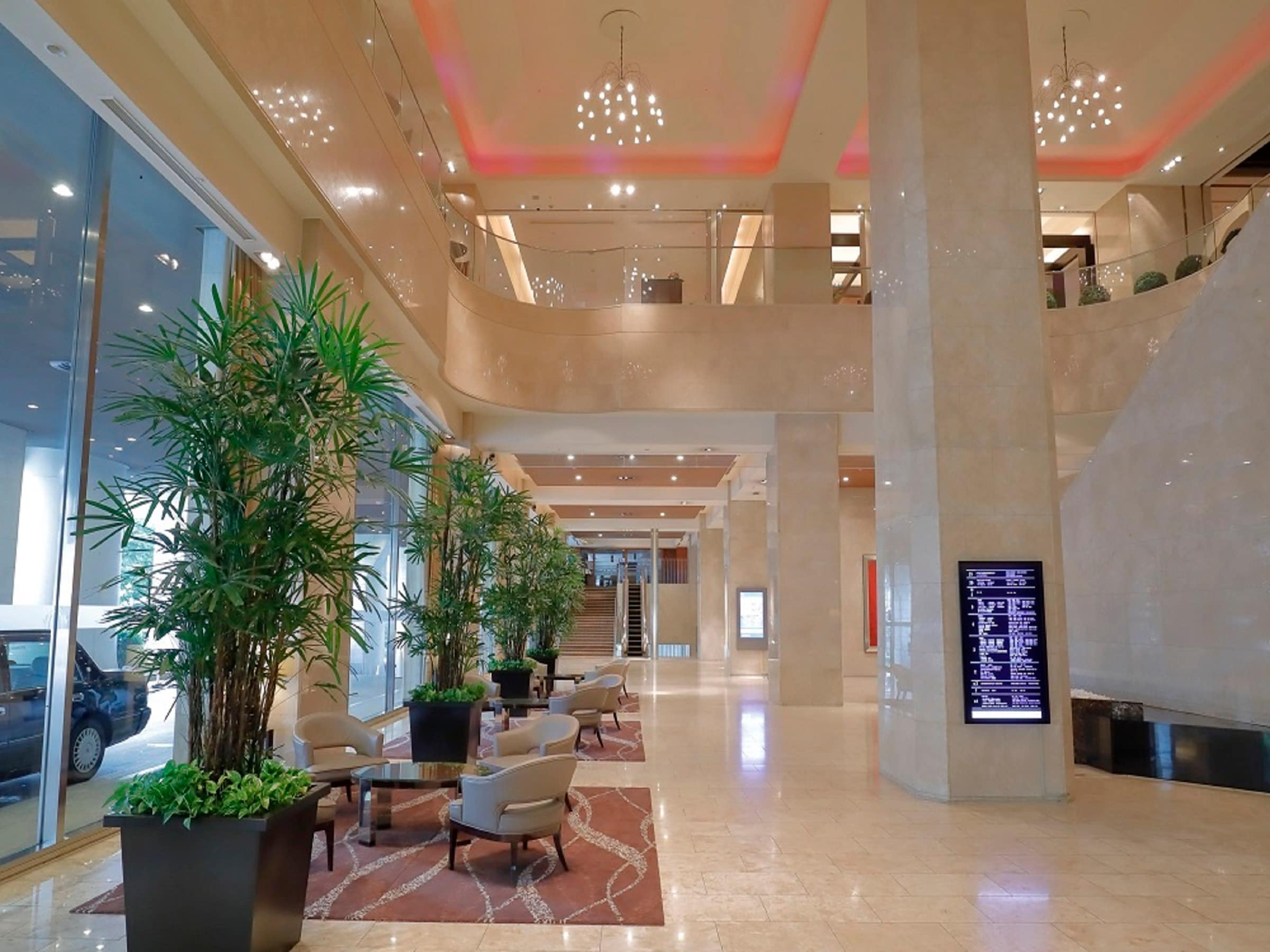 1st floor lobby