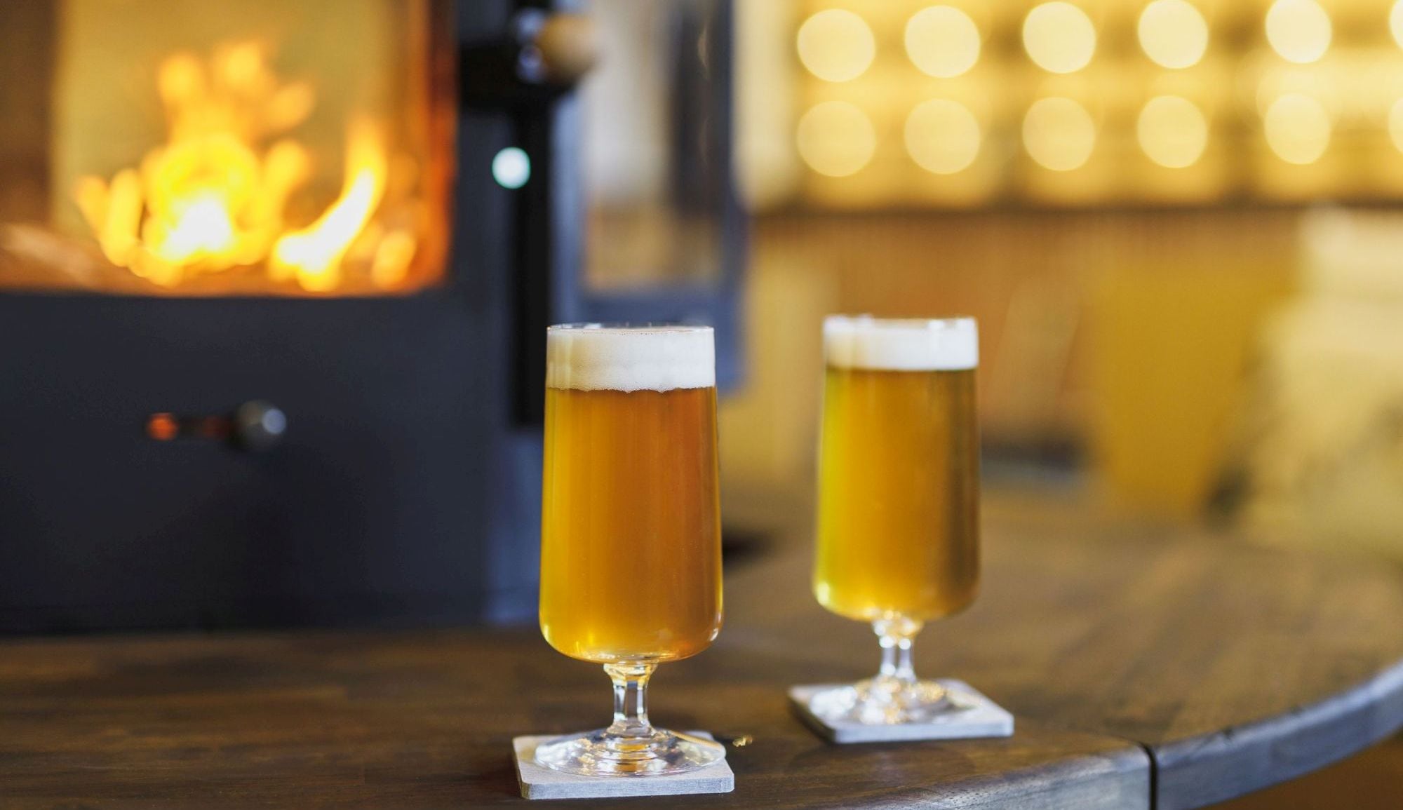 [Firewood Bar Lounge] Renovated in 2022. You can relax while watching the fire.