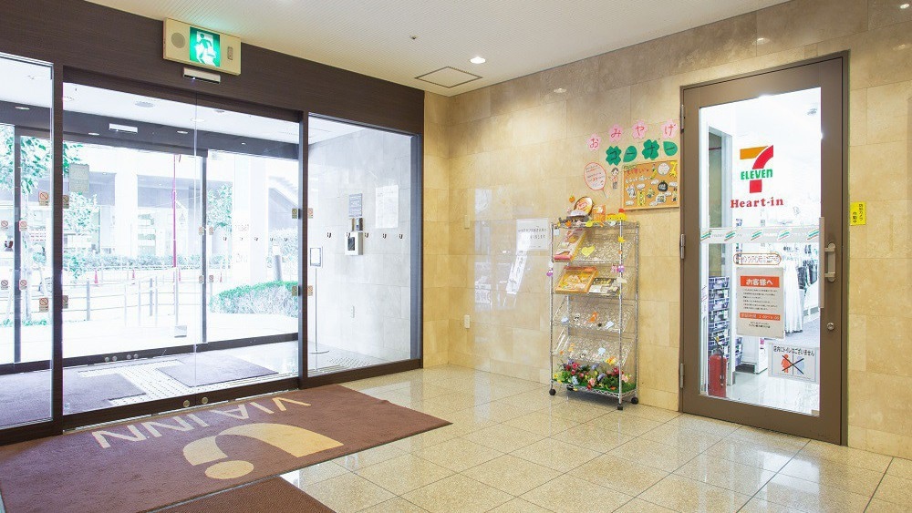 Seven-Eleven Heart-in (interior entrance)