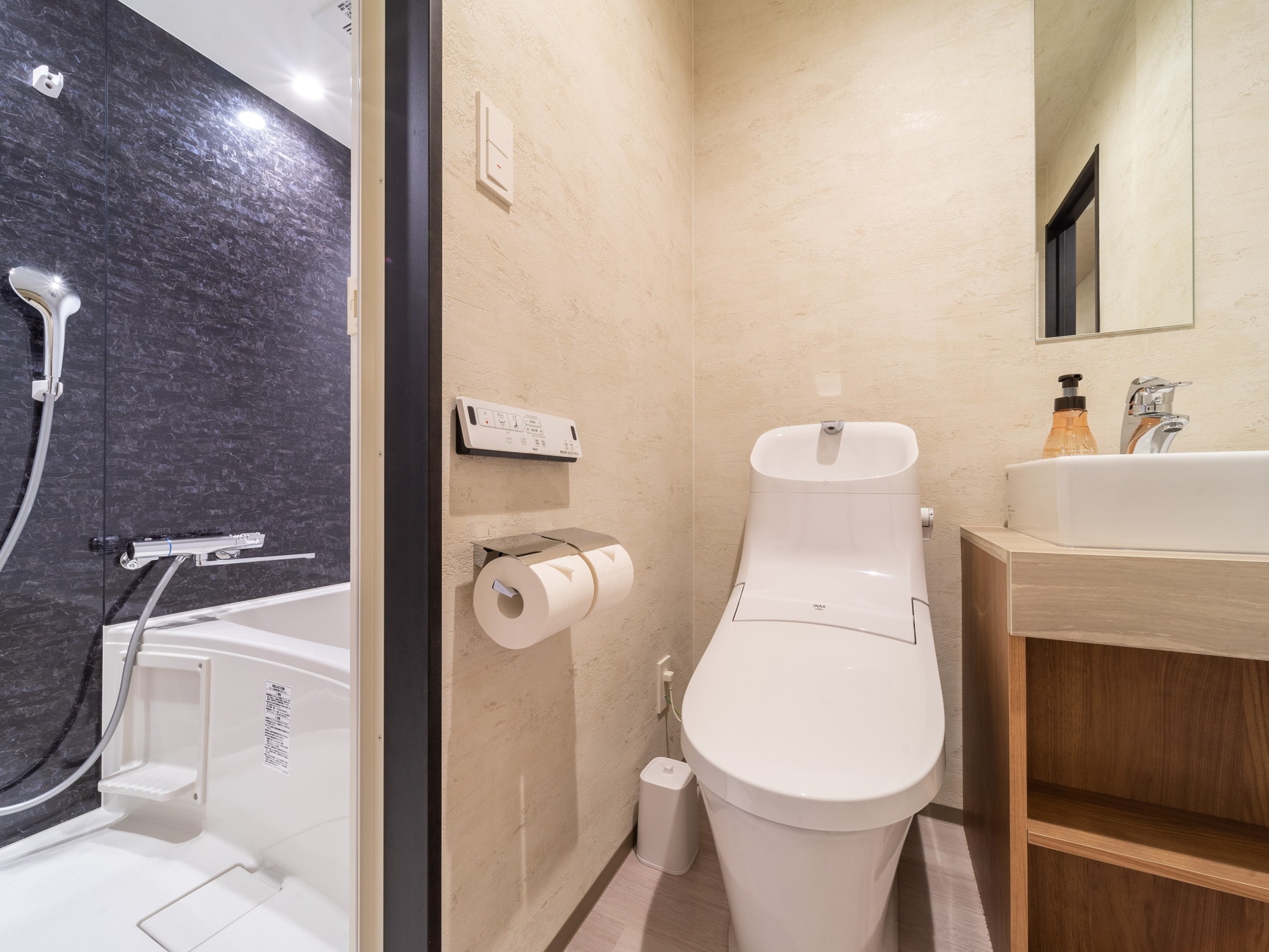 Room for 5 people (single * 4, sofa * 1) bathroom