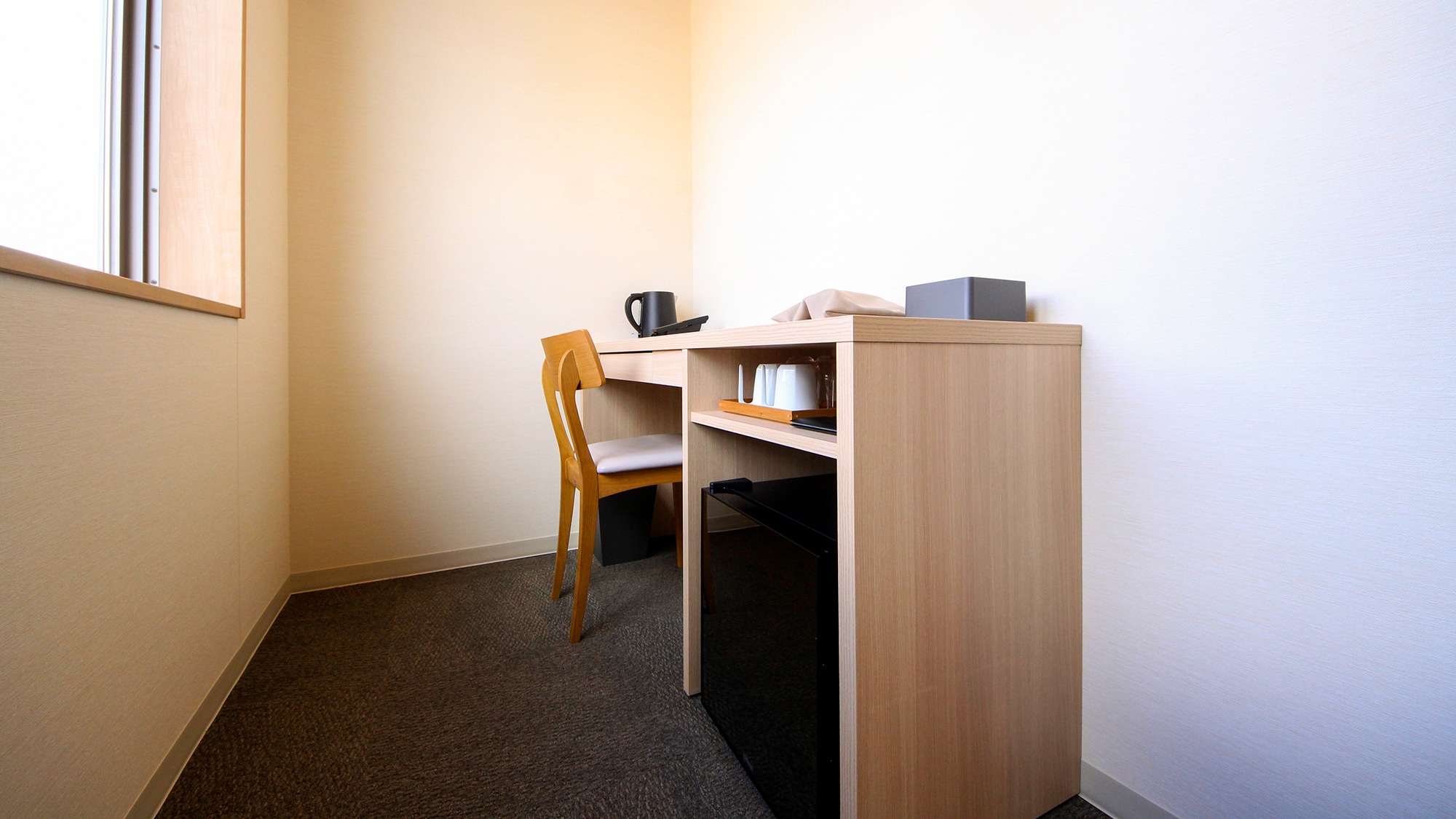 ◆Universal Twin Room (desk area)