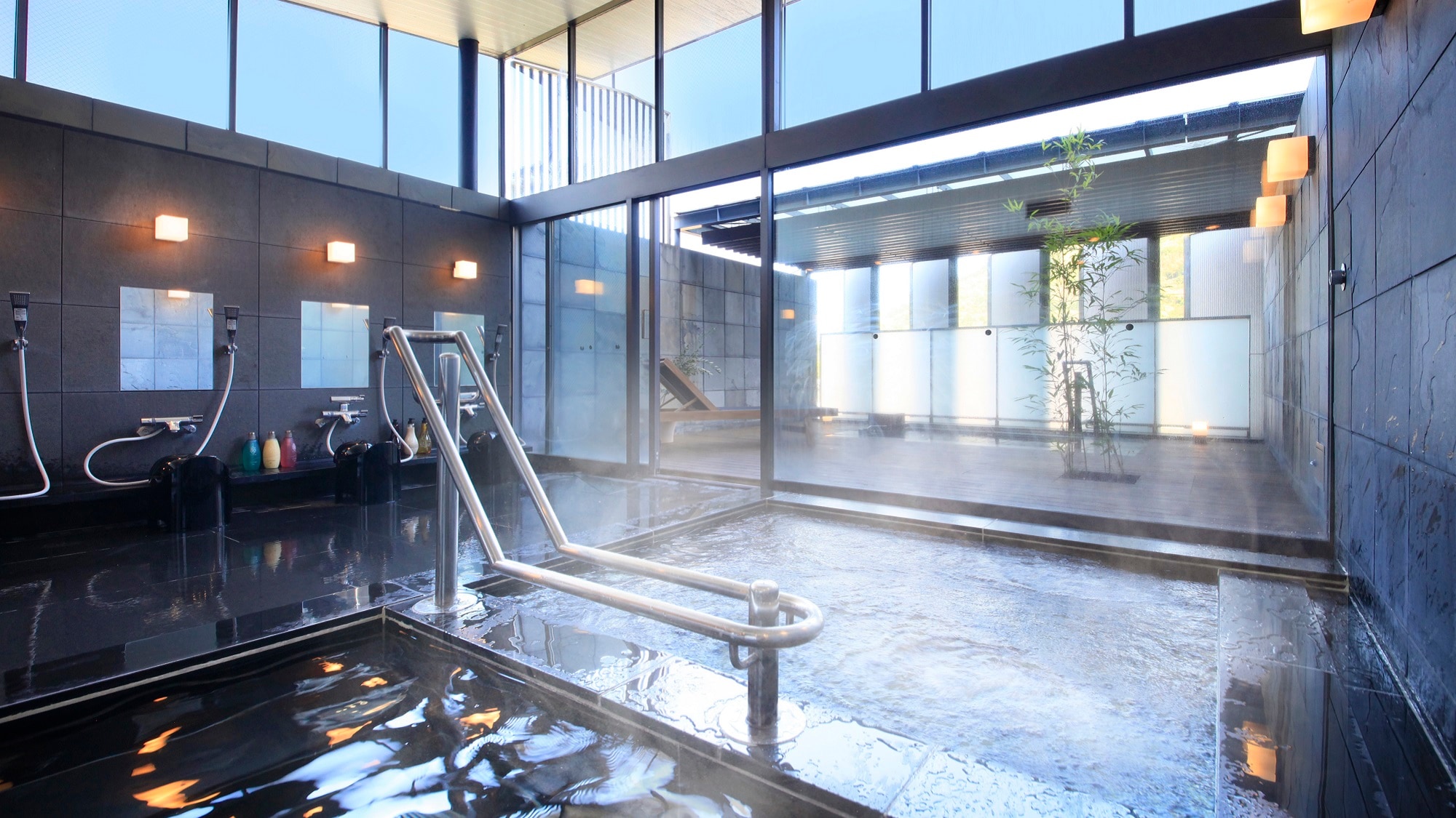 [Onsen large communal bath]