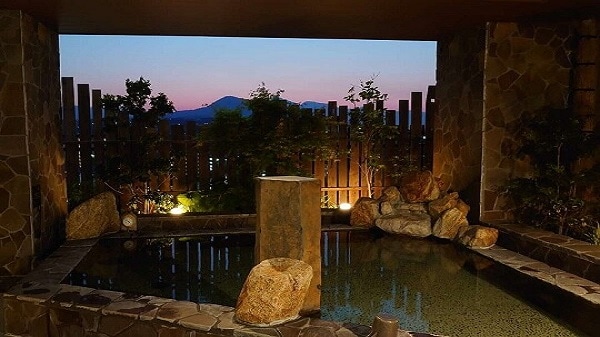 ◆男性露天風呂(夕方)　外の空気に触れながらリフレッシュ♪