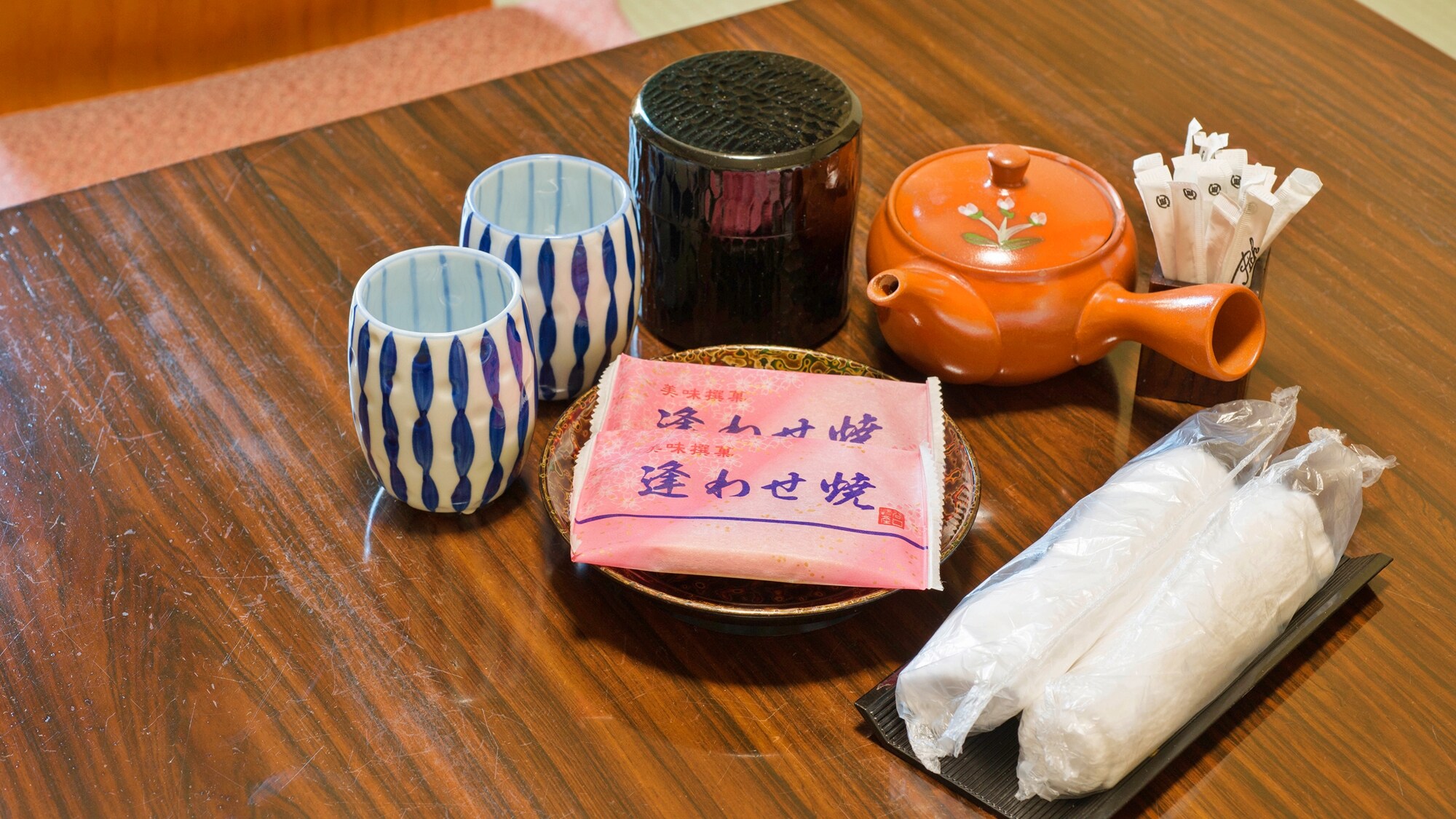 [Example of amenities] Currently, stick-type tea and plum tea are available.