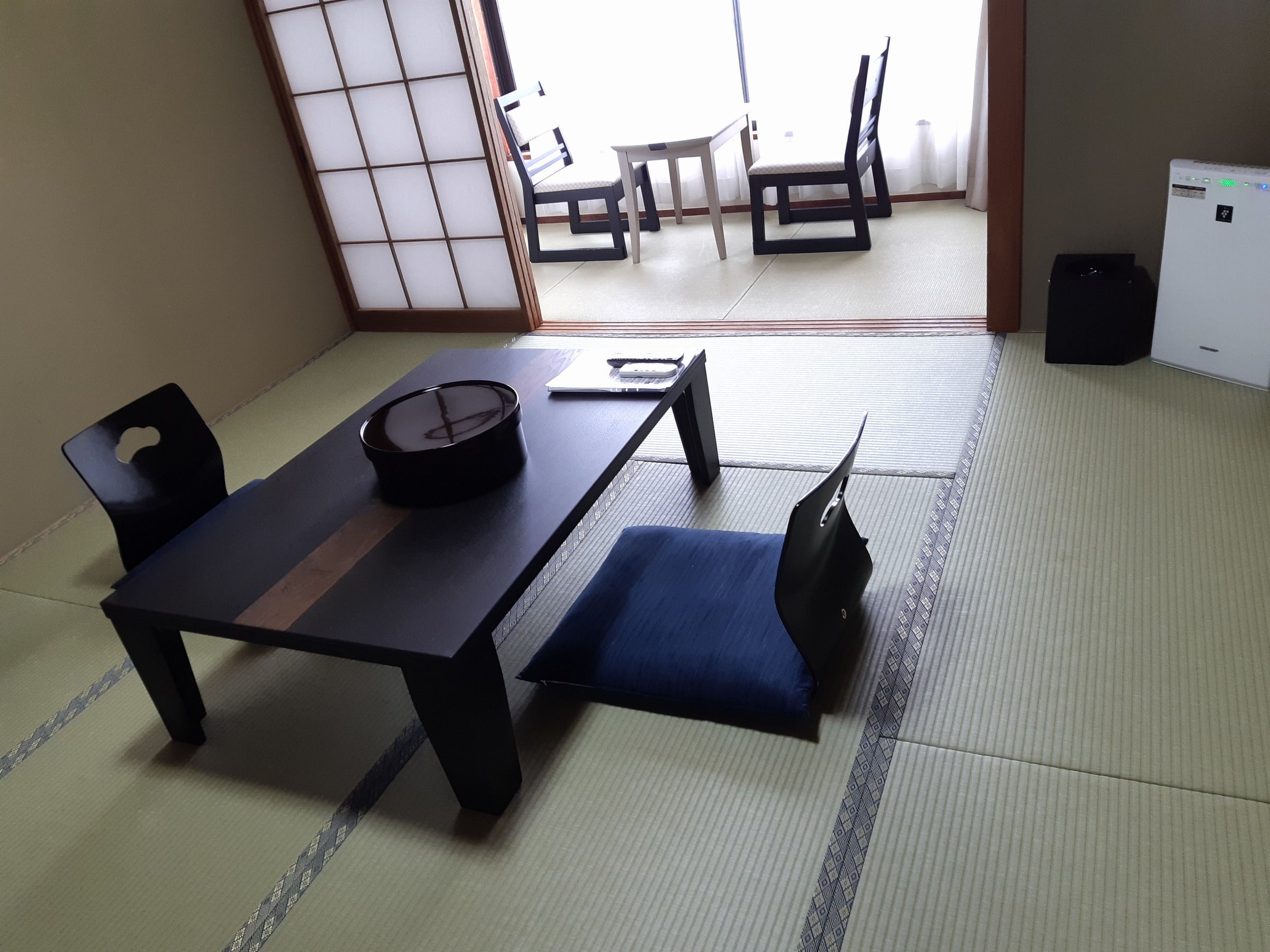 Japanese-style room (8 tatami mats) (with toilet)