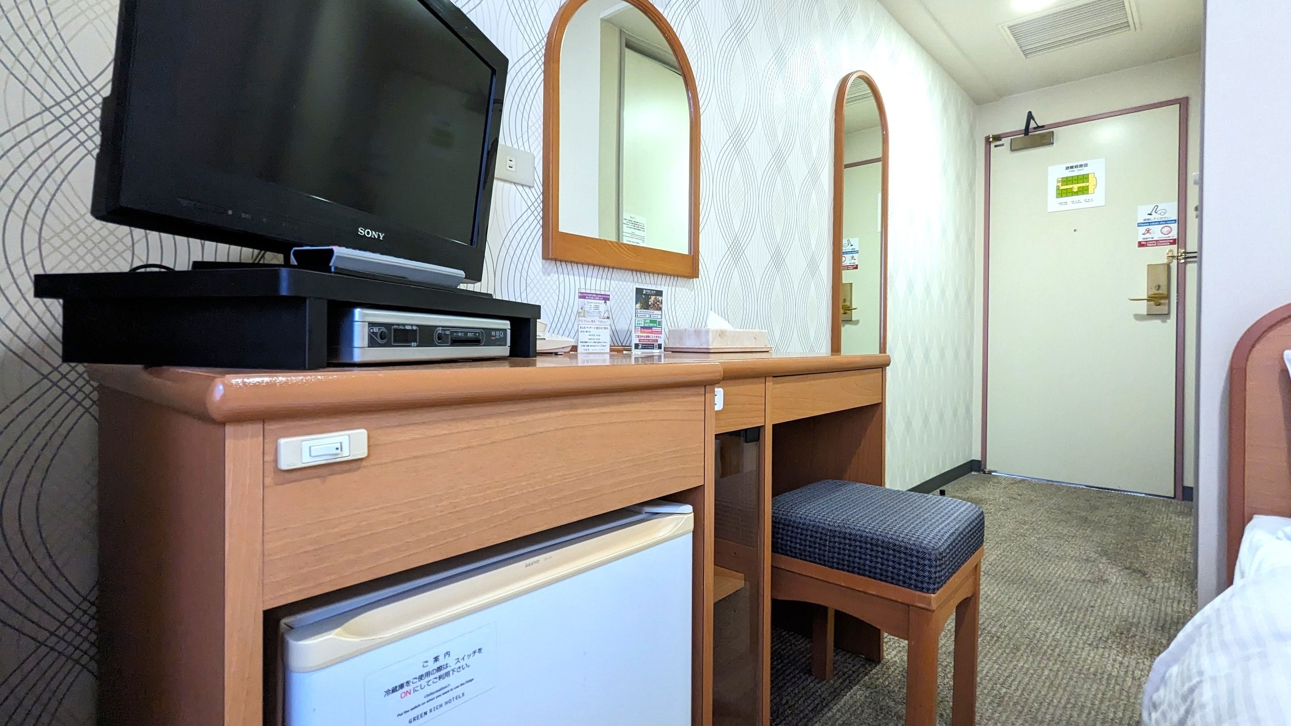 โต๊ะทำงานห้องพัก