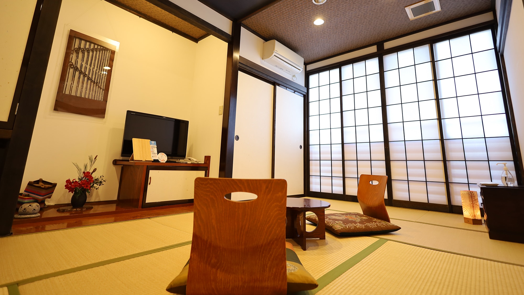 Main Building 2nd Floor [Kangetsu] 7.5 tatami Japanese-style room (non-smoking) A room with Chichibu meisen interior design
