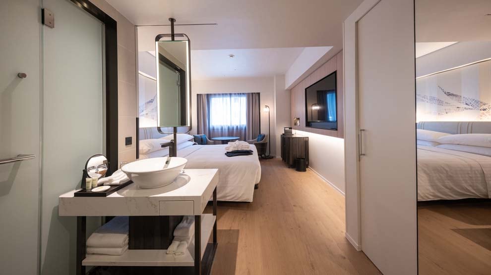 King Room with Shower Booth