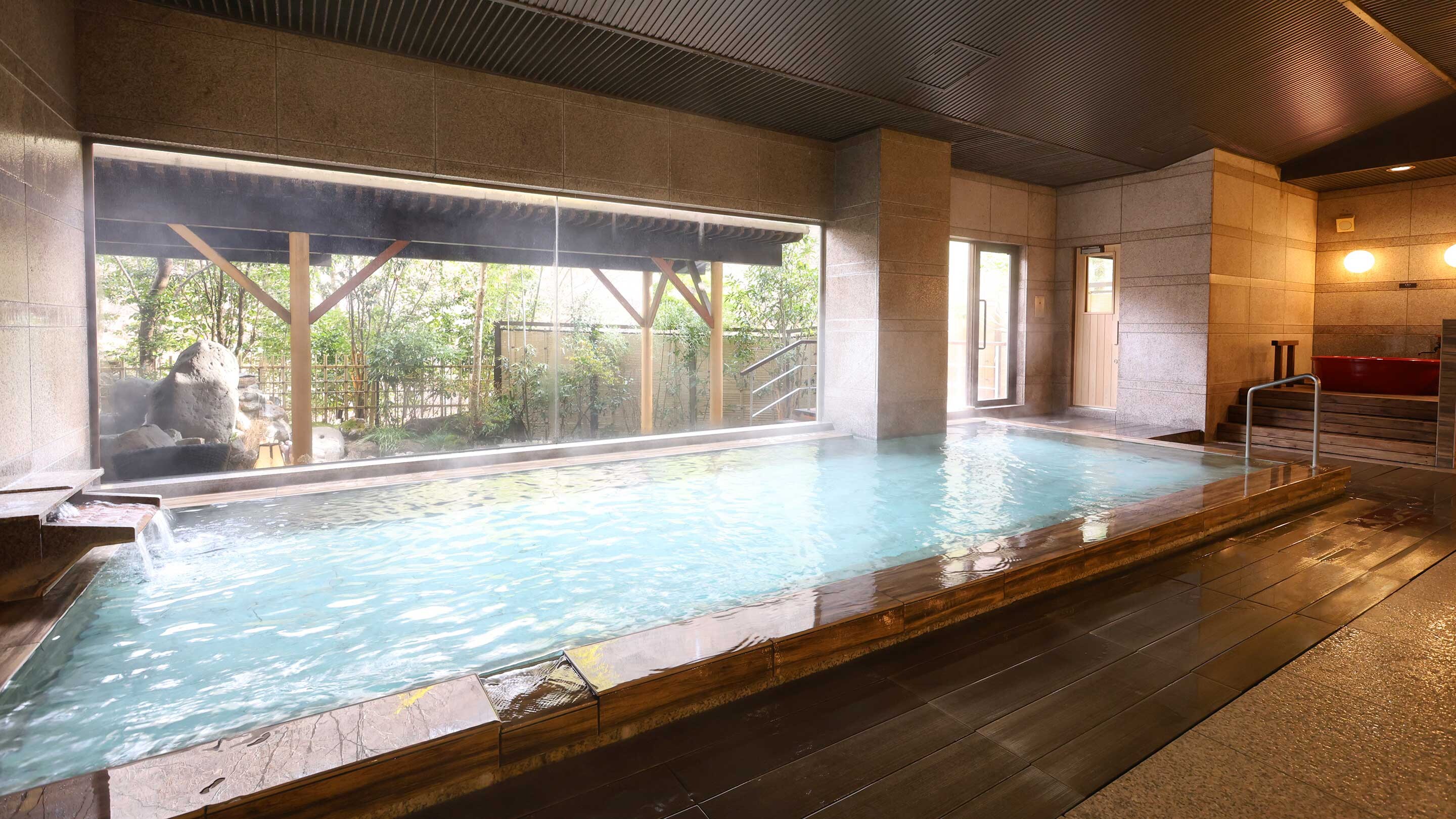 Women's large bath (image)