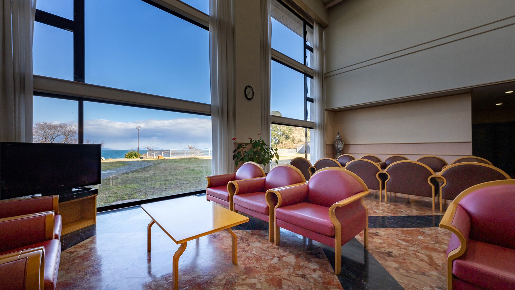 [Lobby] You can see the nature of the calm Kunisaki Peninsula.