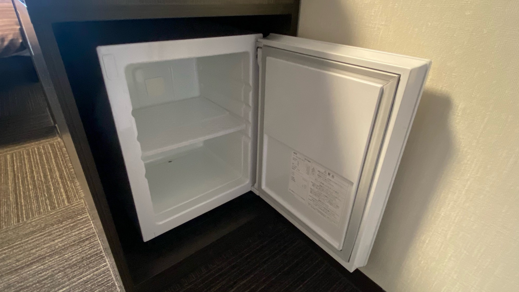 Free space refrigerator, compact single