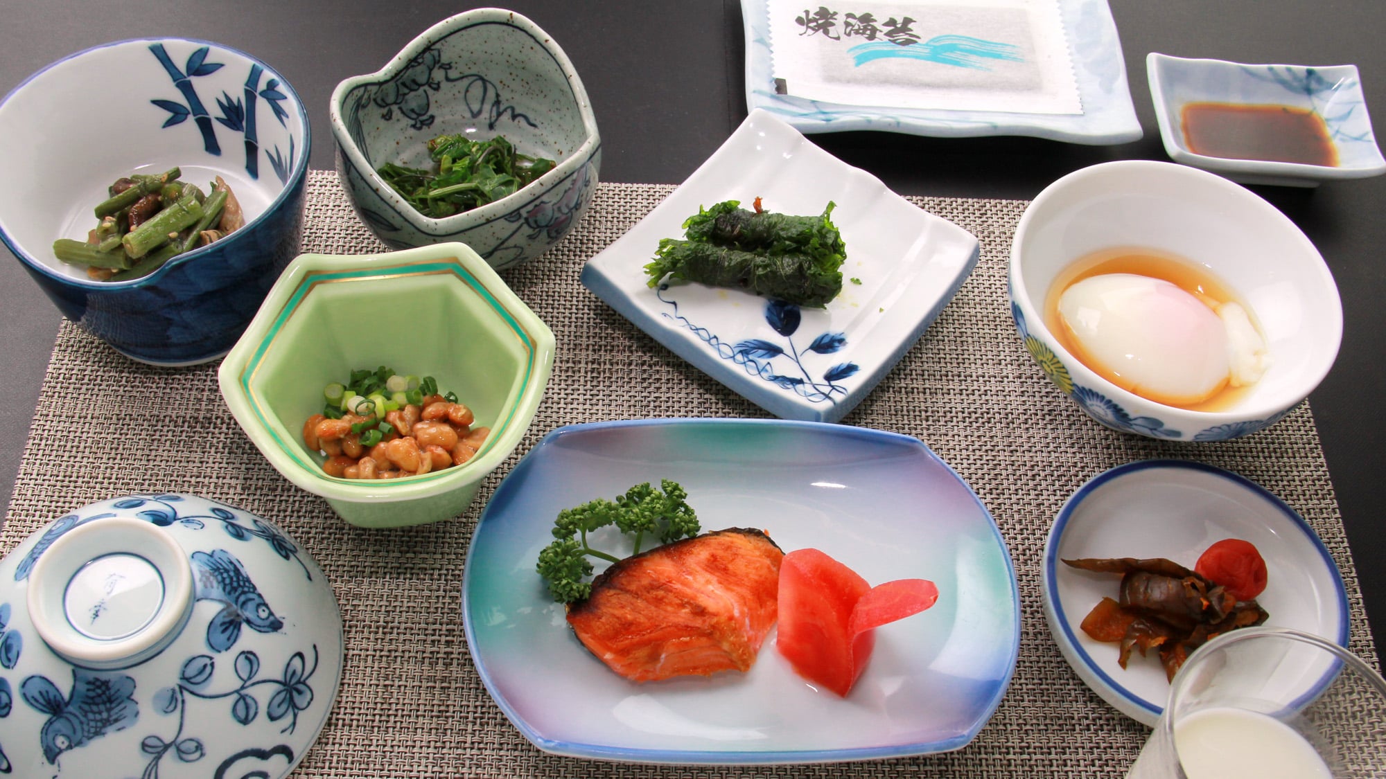 #餐點/-早餐-早餐包含Semi Onsen的特色菜溫泉蛋。對身體有益的日式早餐。