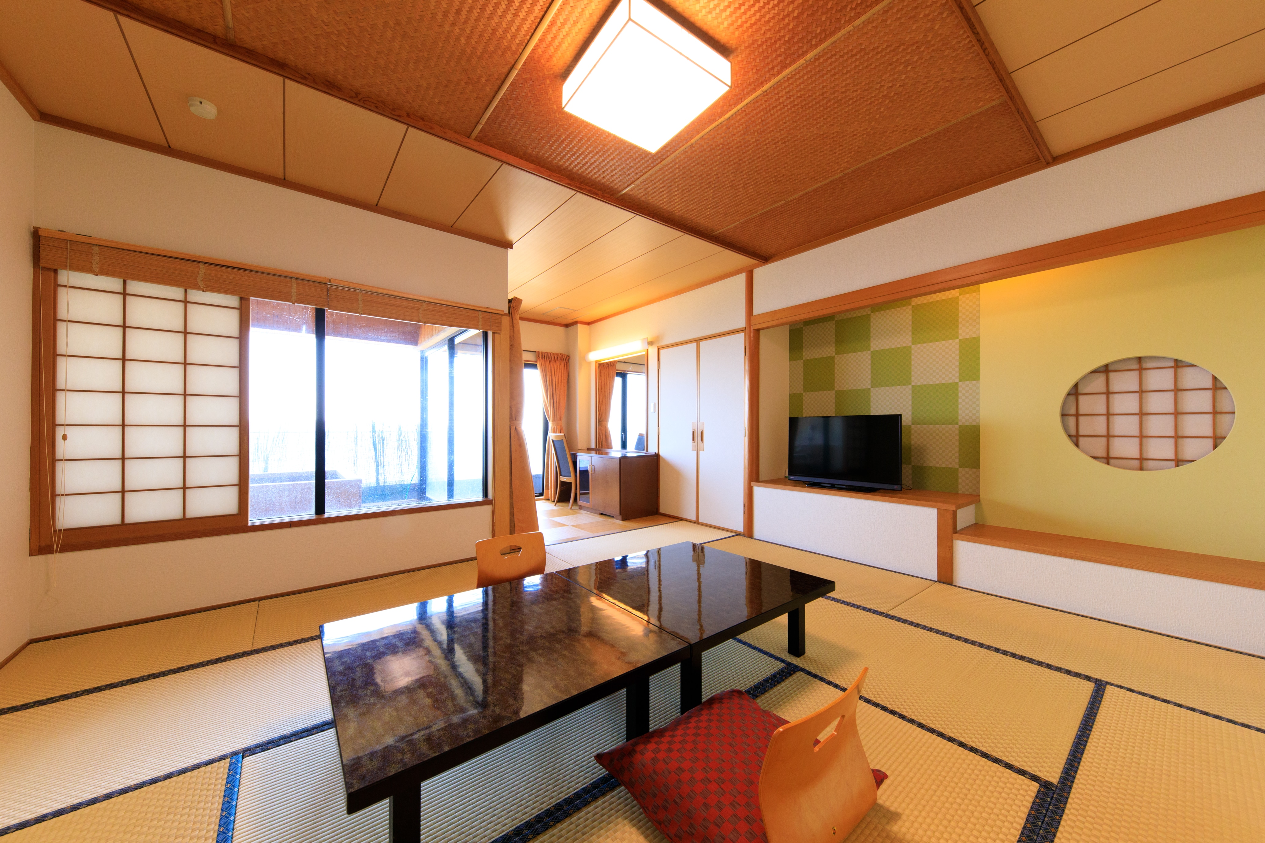 Japanese style room with open-air bath