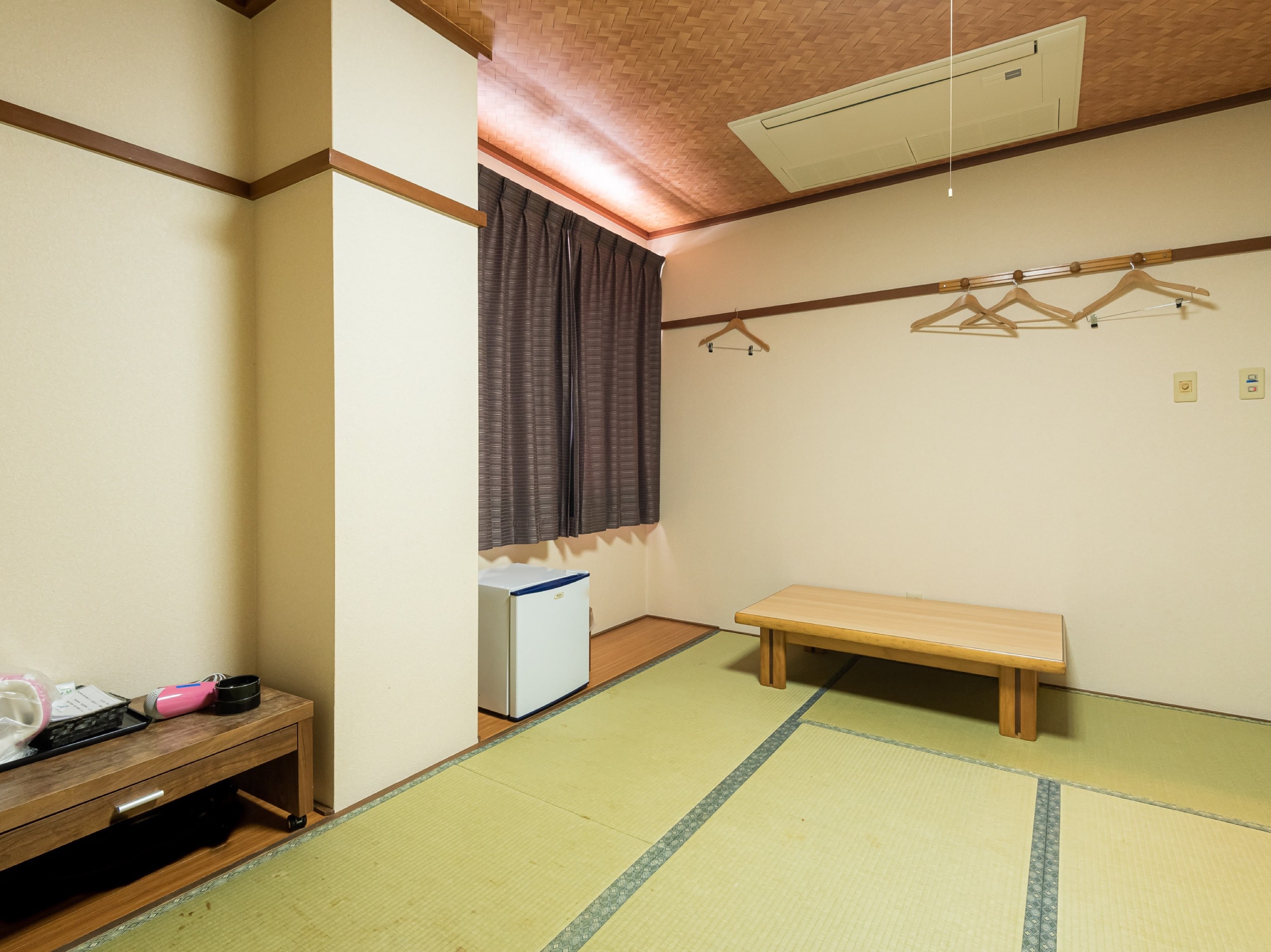 [Smoking] Japanese-style room for 1-2 people (no bath or toilet)
