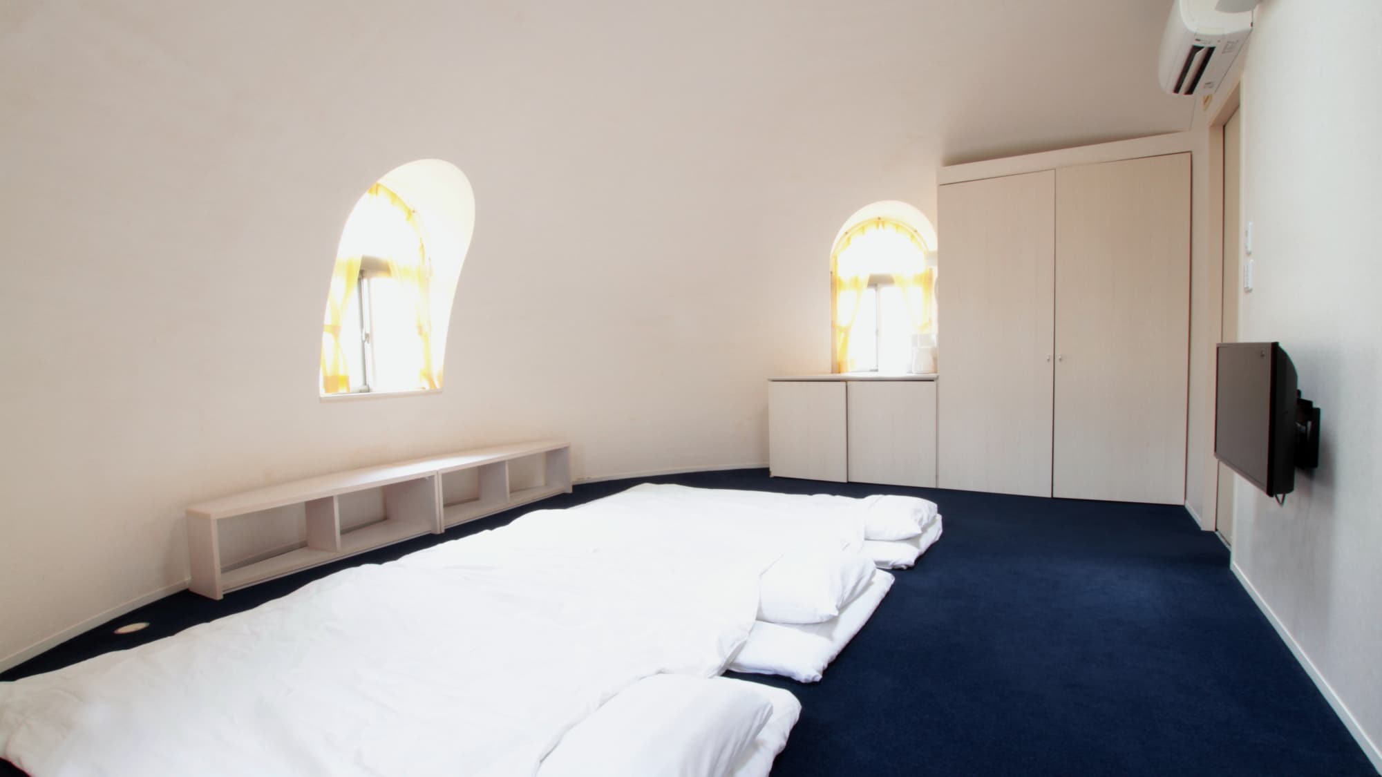 [Fantasy Zone] Example of a Japanese-style guest room (accommodates 2-6 people; guests are required to lay out their own futons)