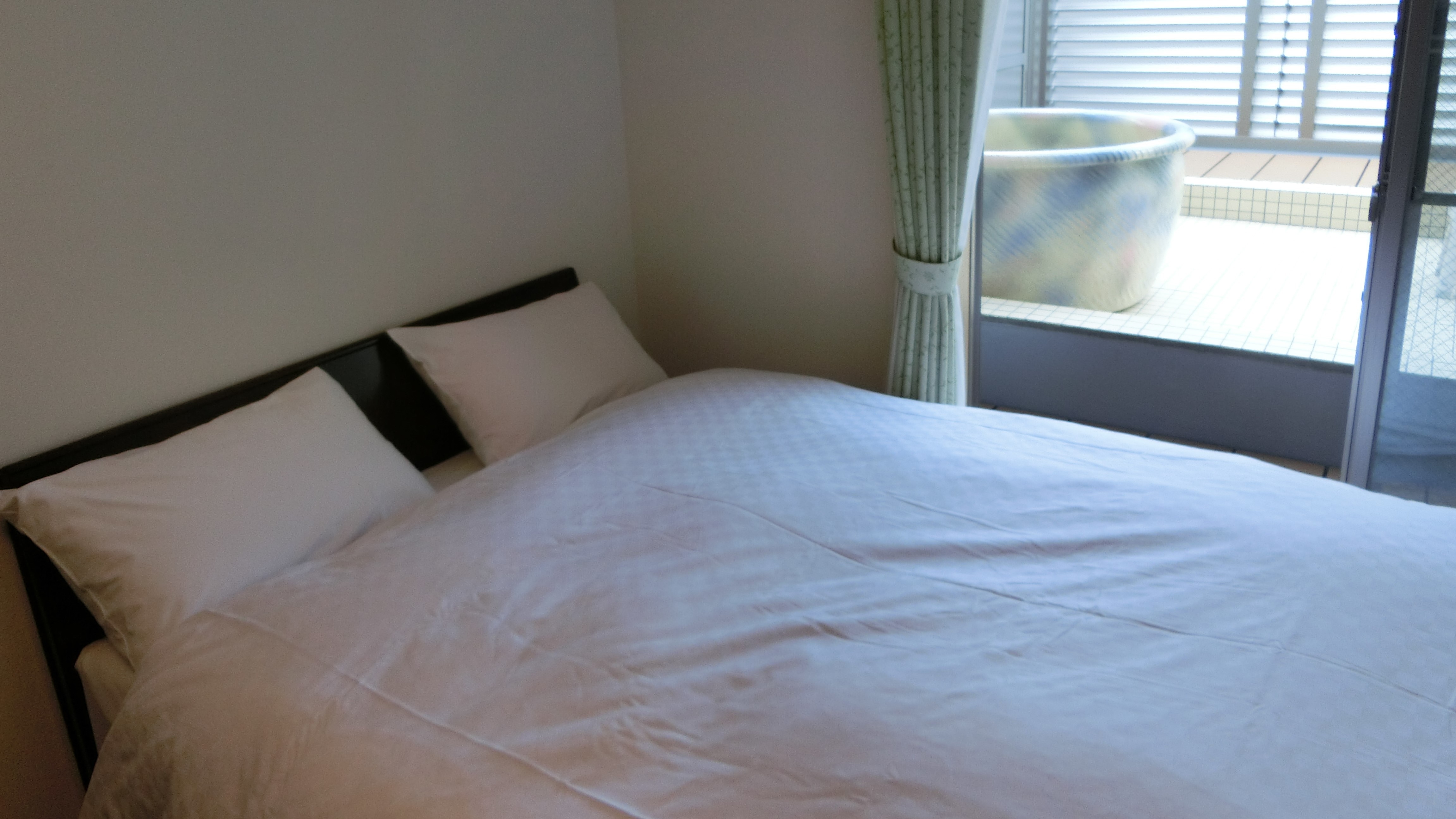 ห้องที่ 3: เตียงกึ่งคู่