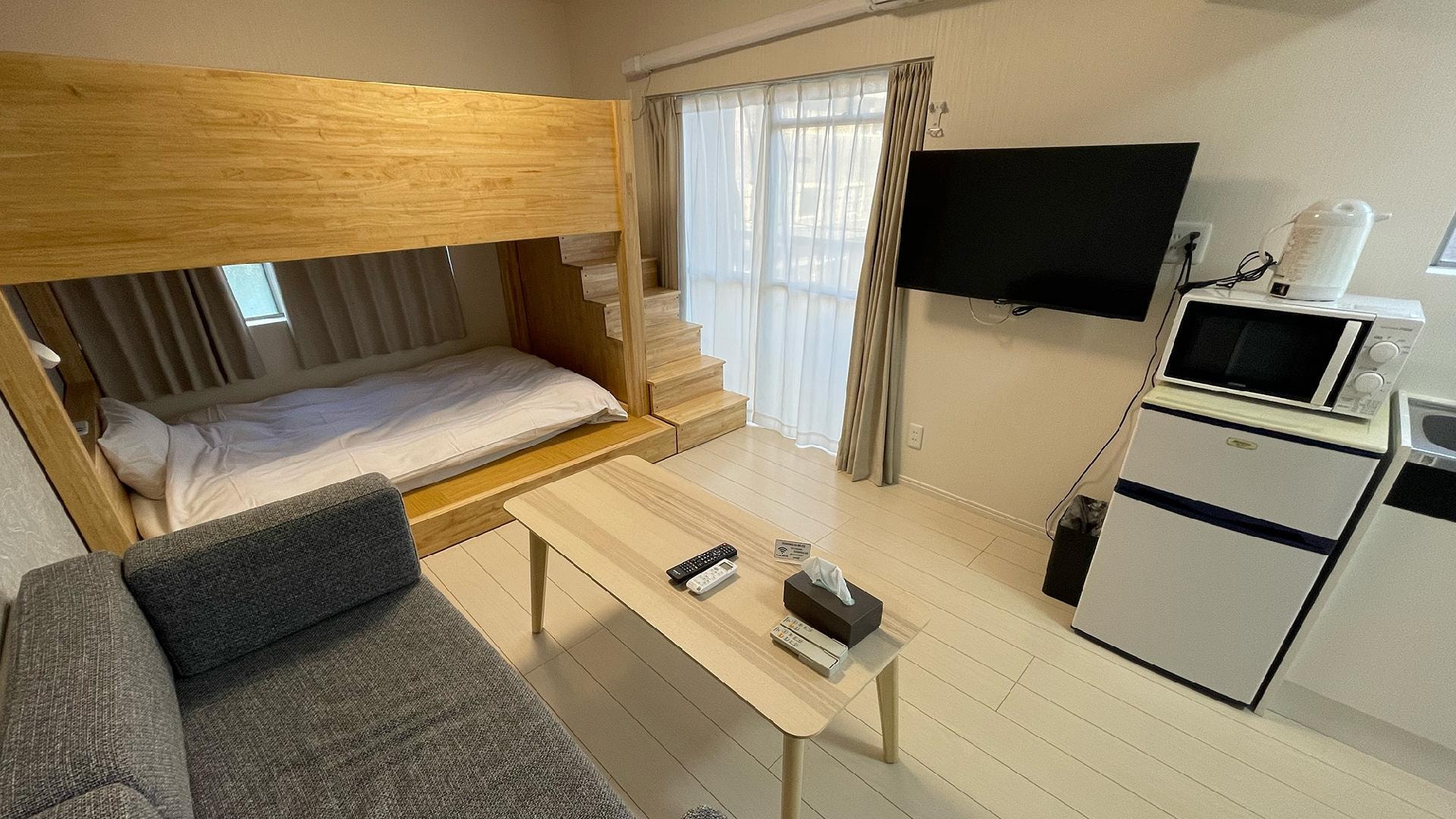 [Non-smoking] Renovated twin room with automatic washing machine (2 bunk beds)