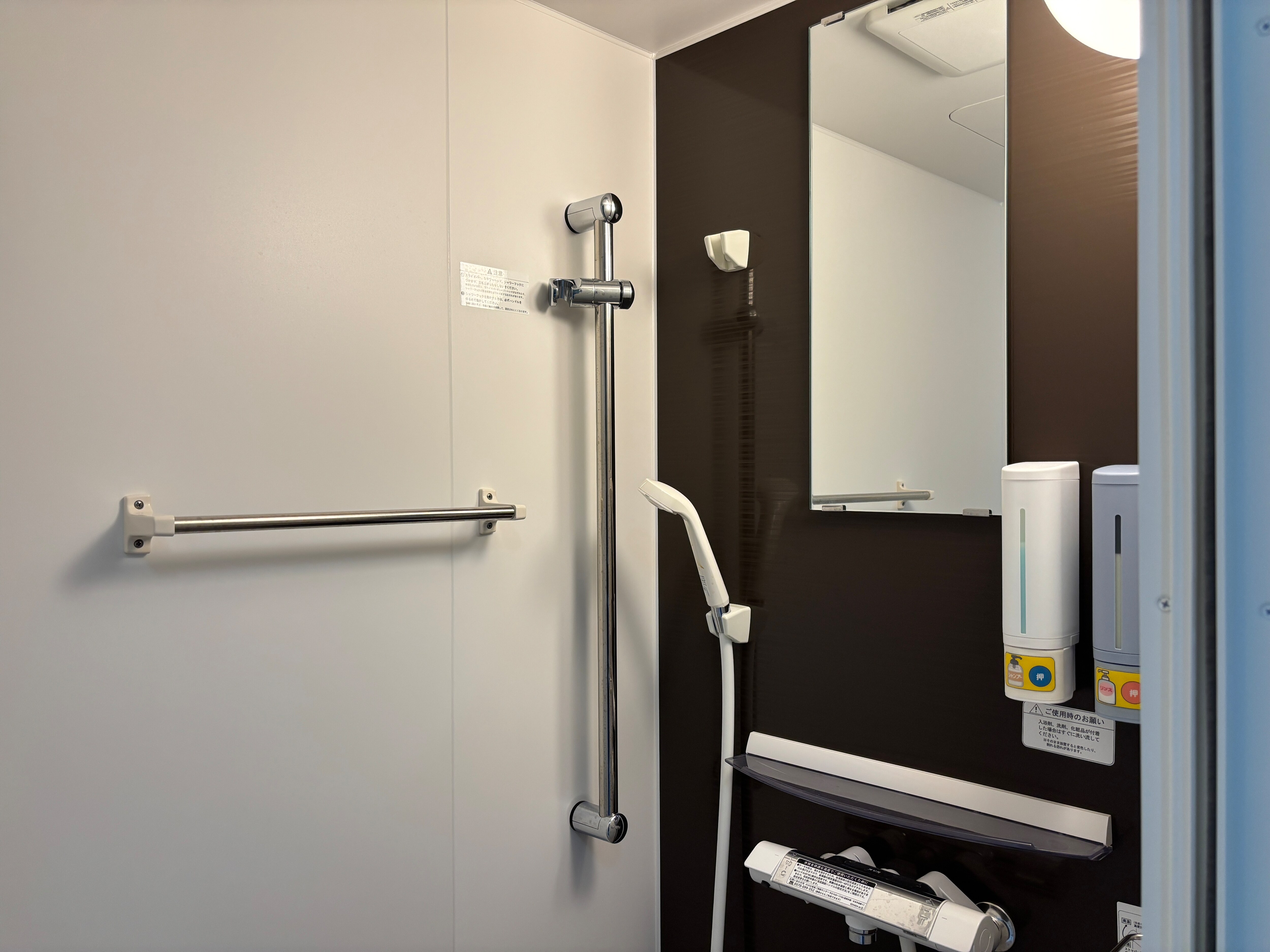 momo的房間淋浴間