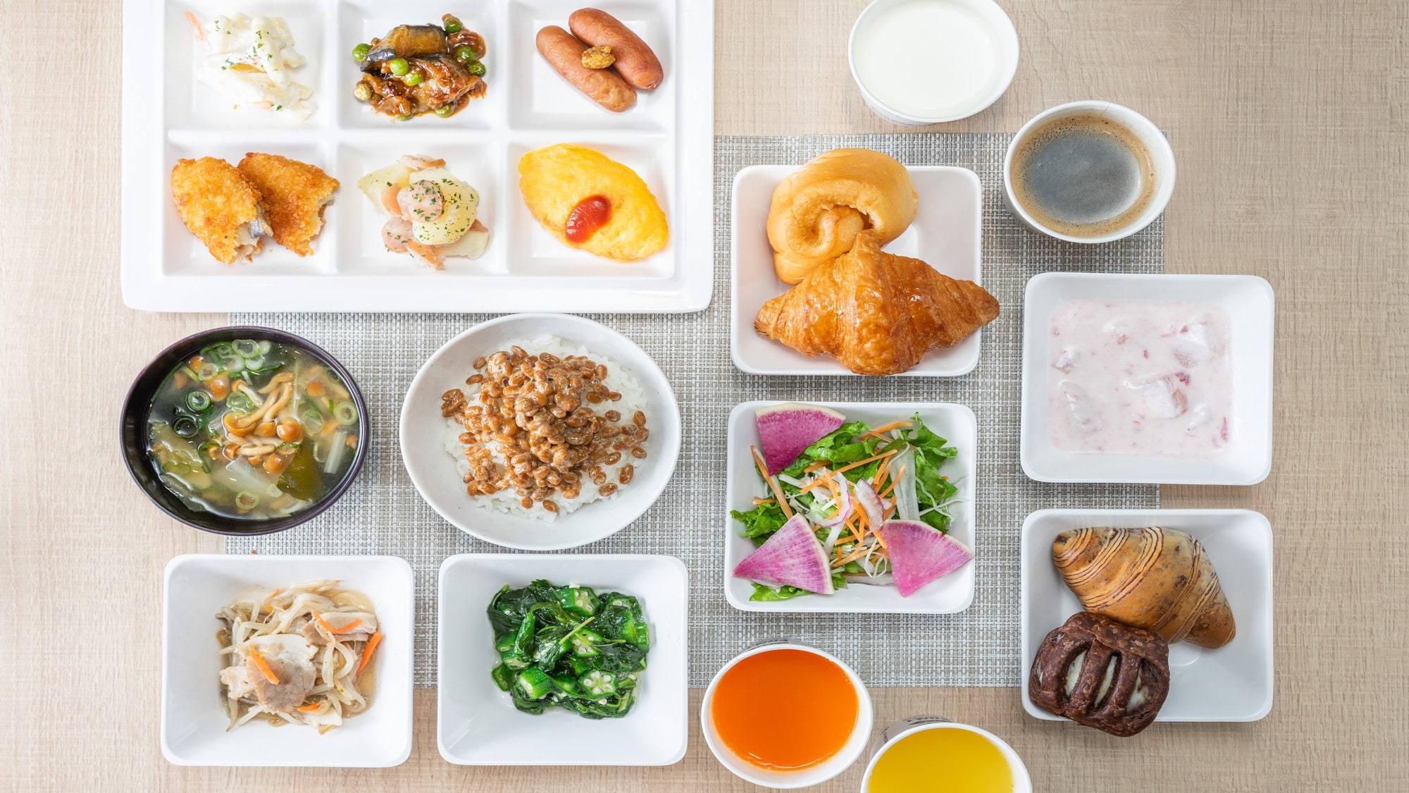 Bạn có thể thưởng thức cả ẩm thực Nhật Bản và phương Tây.