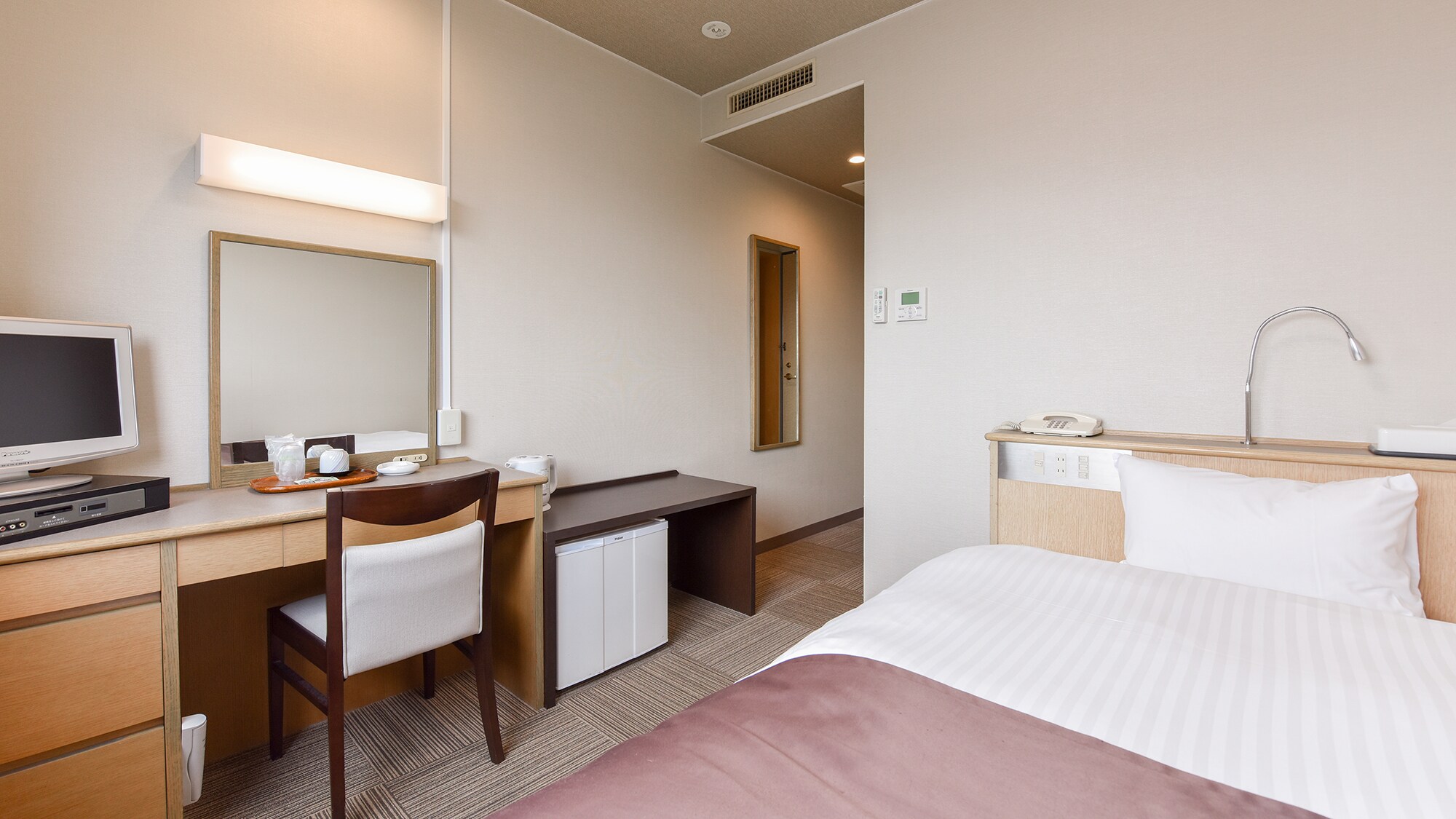 *[Example of a single smoking room] Perfect for business trips or when returning home!