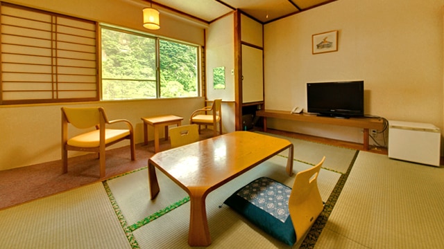 Mountain side Japanese style room (6 tatami mats)