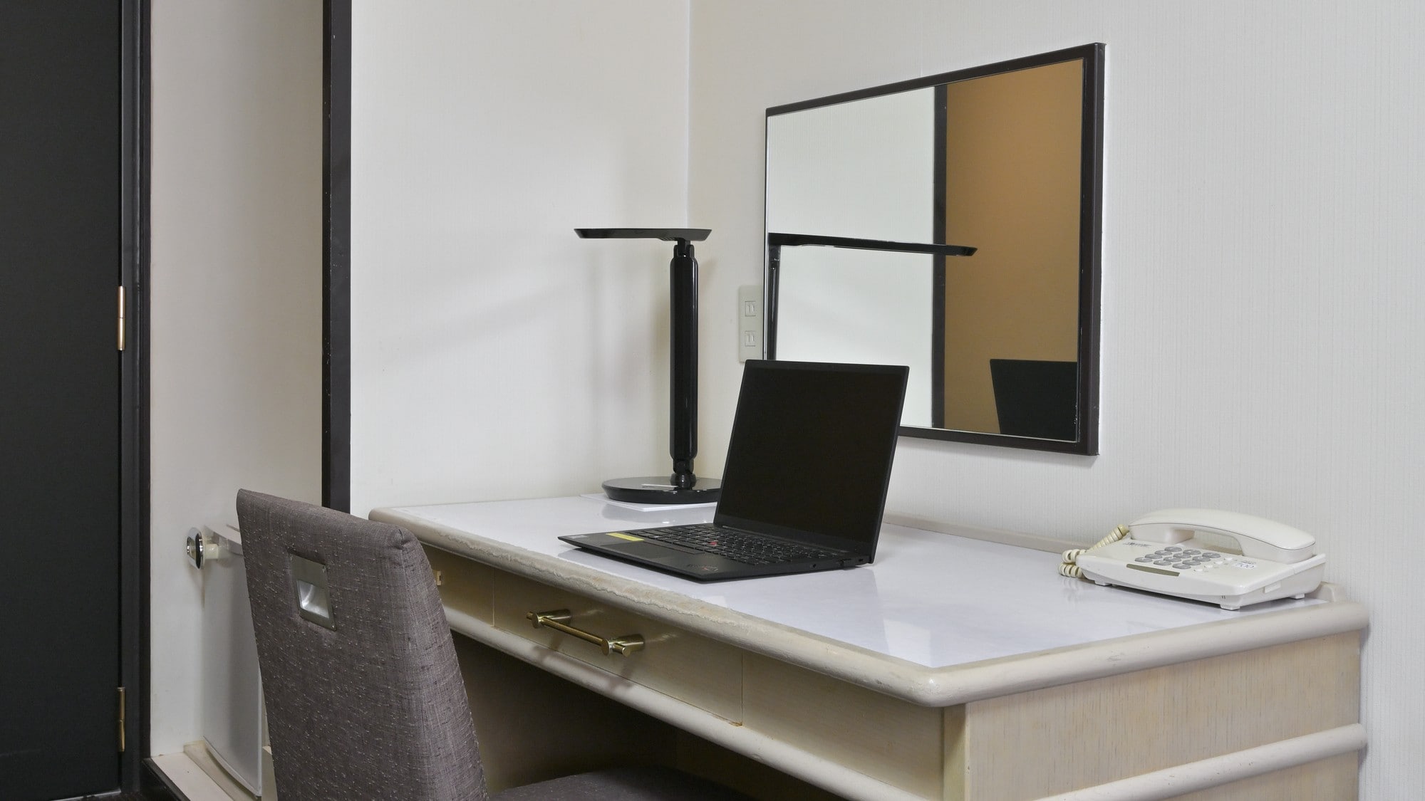 ■You can also work from the annex semi-double room.