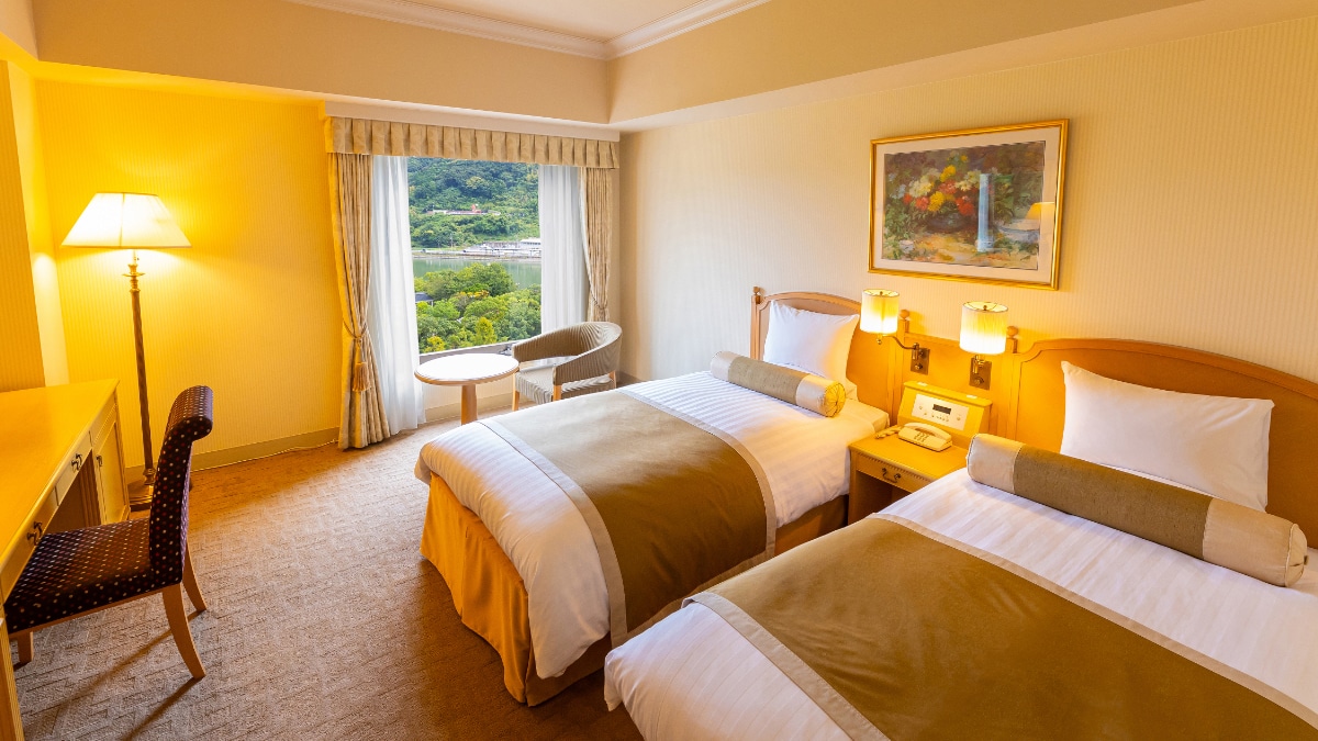 An example of a Superior Station View Room