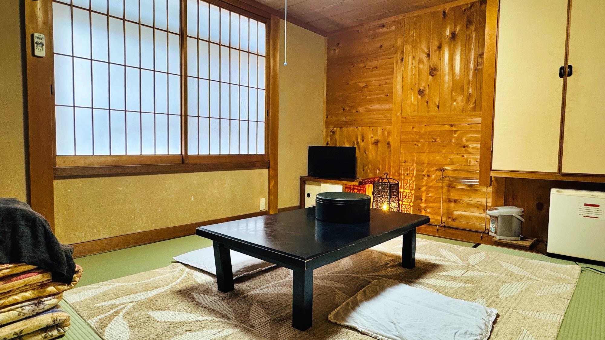 Japanese-style room (6 tatami mats)